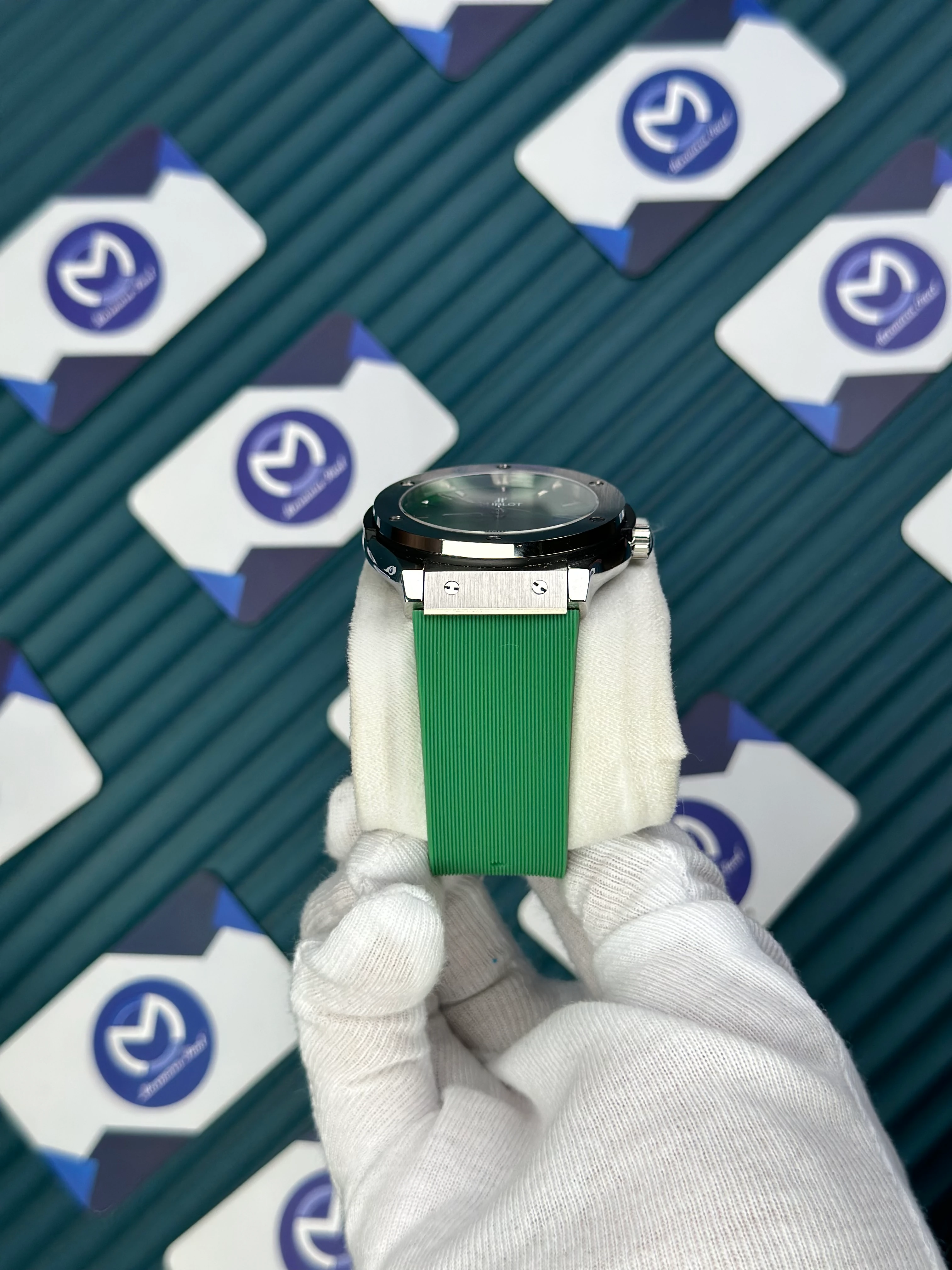 HUBLOT GENEVE AUTOMATIC GREEN DIAL SILVER CASE GREEN RUBBER CORD 