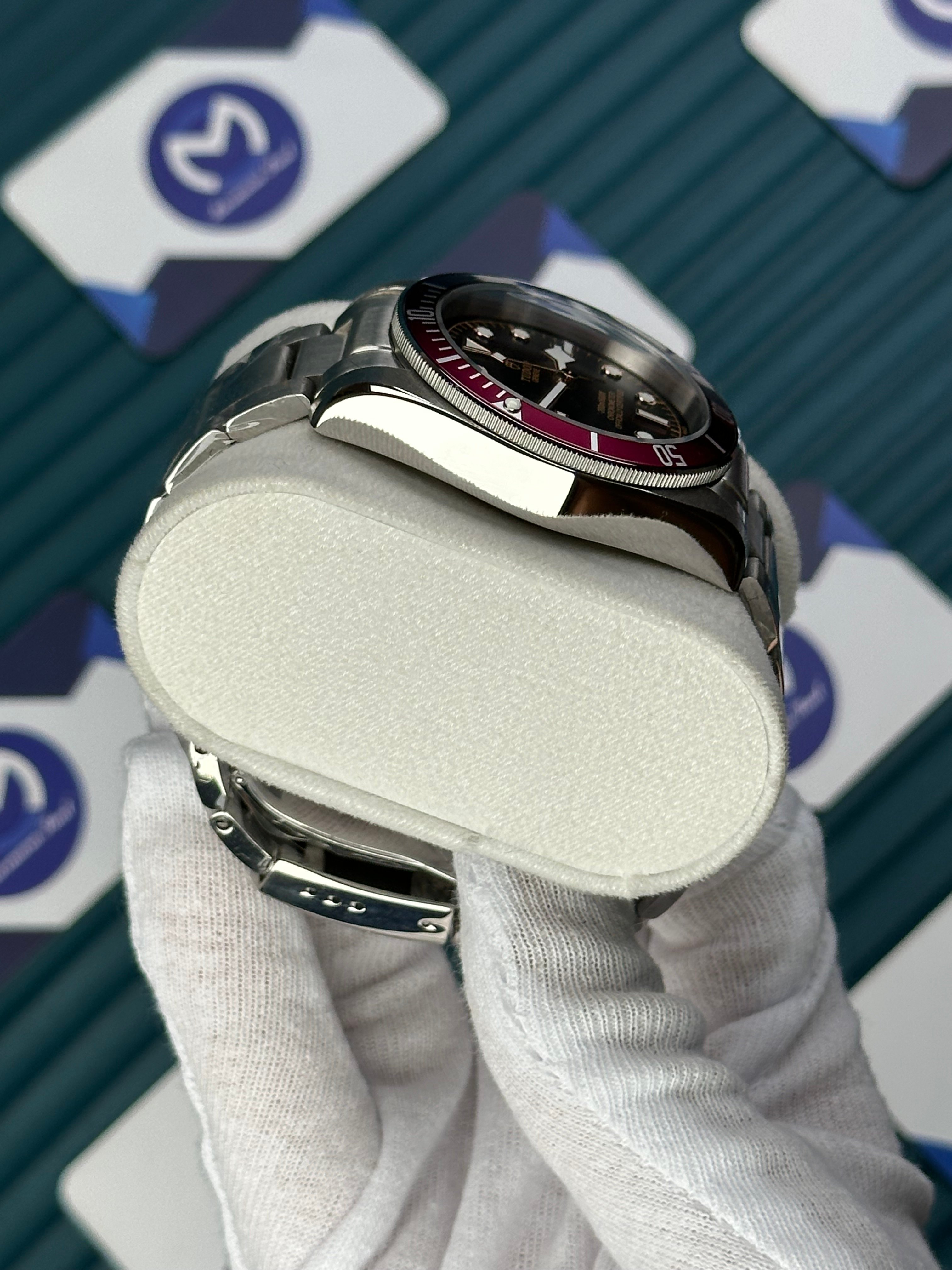 TUDOR BLACK DIAL PURPPLE BEZEL SILVER CORD