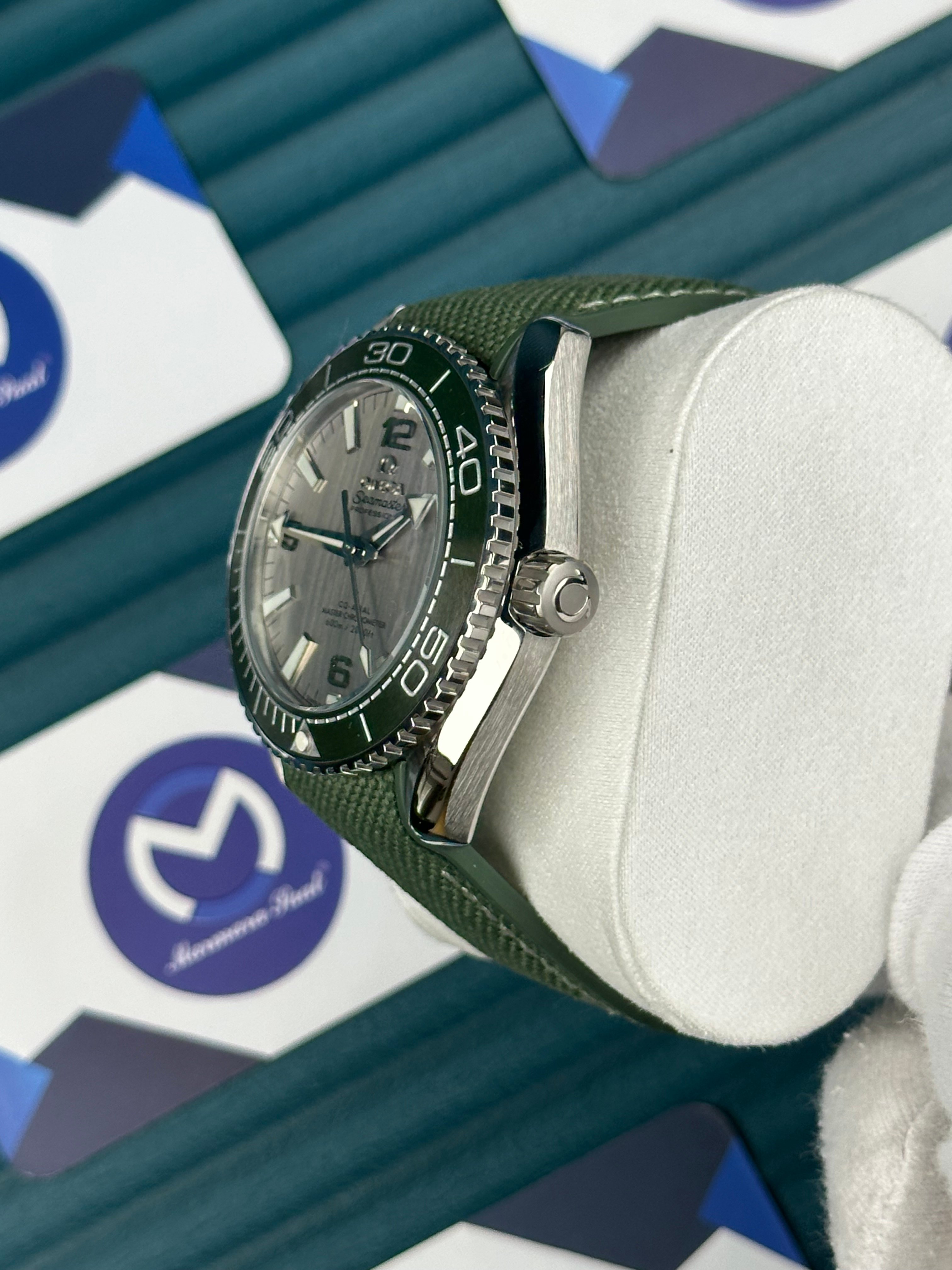 Omega Seamaster PVD Yeşil Kauçuk Kordon Gri Kadran