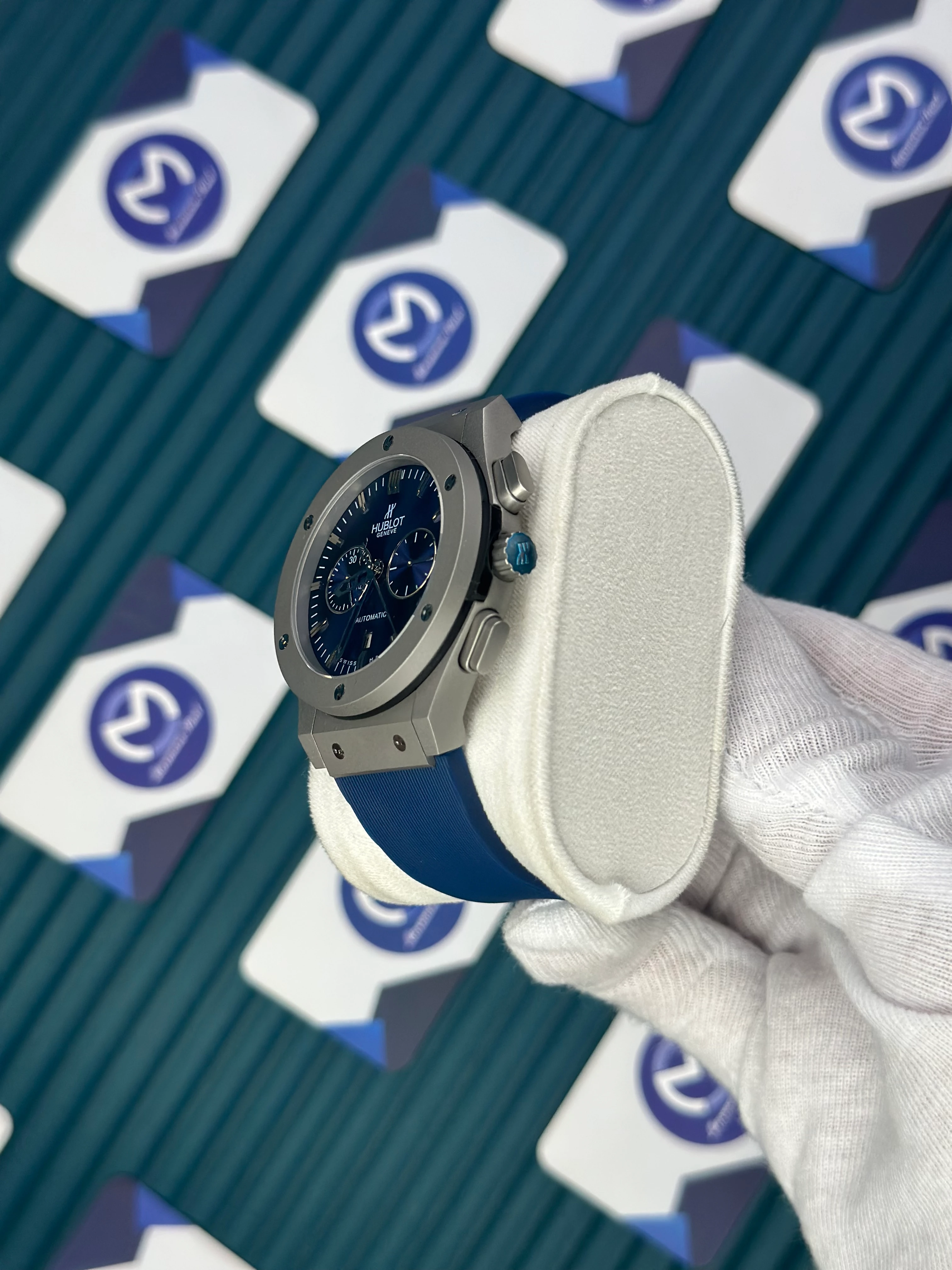 HUBLOT AUTOMATIC CHRONOGRAPH BLUE DIAL GREY CASE BLUE RUBBER 