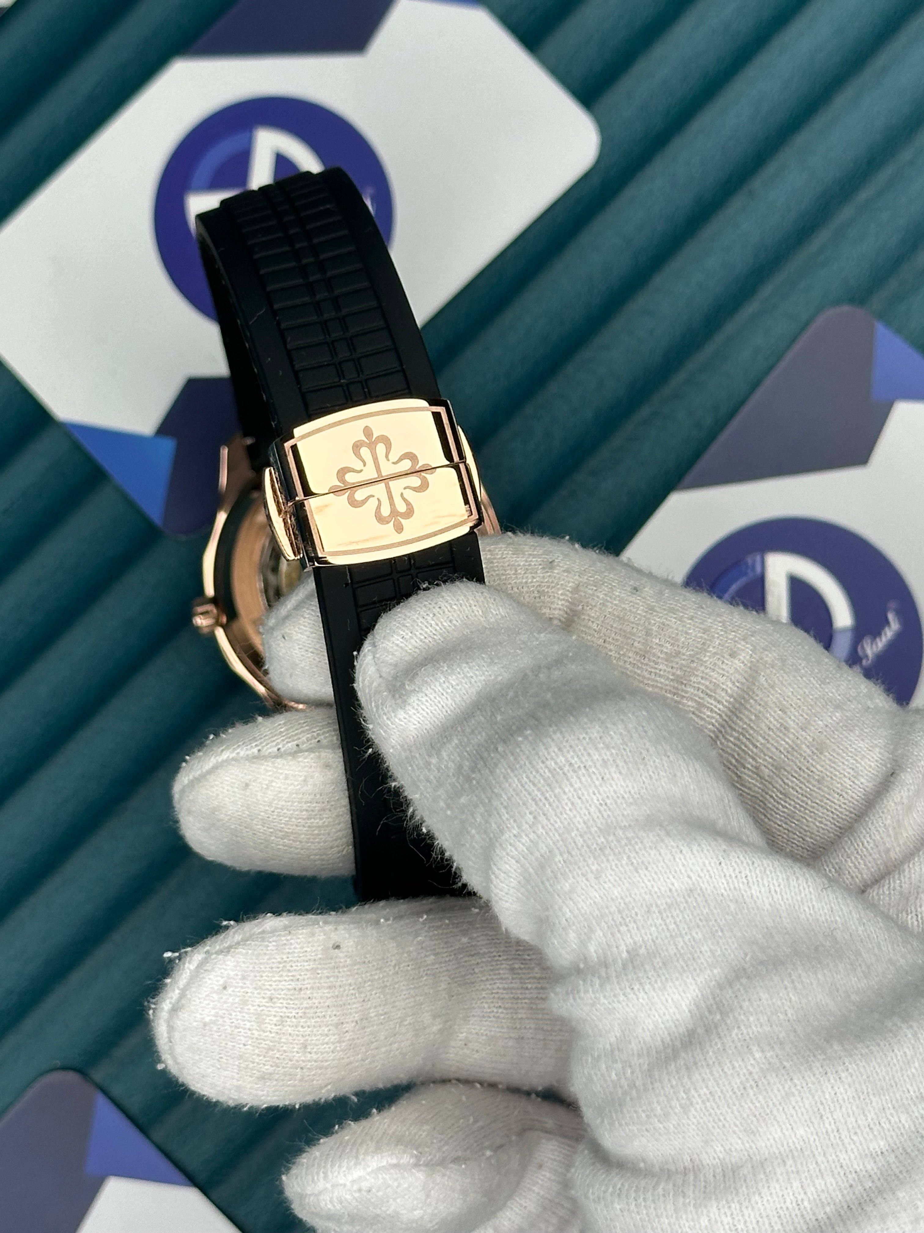 Patek Philippe Aquanaut Siyah Kordon Siyah Kadran Rose Kasa