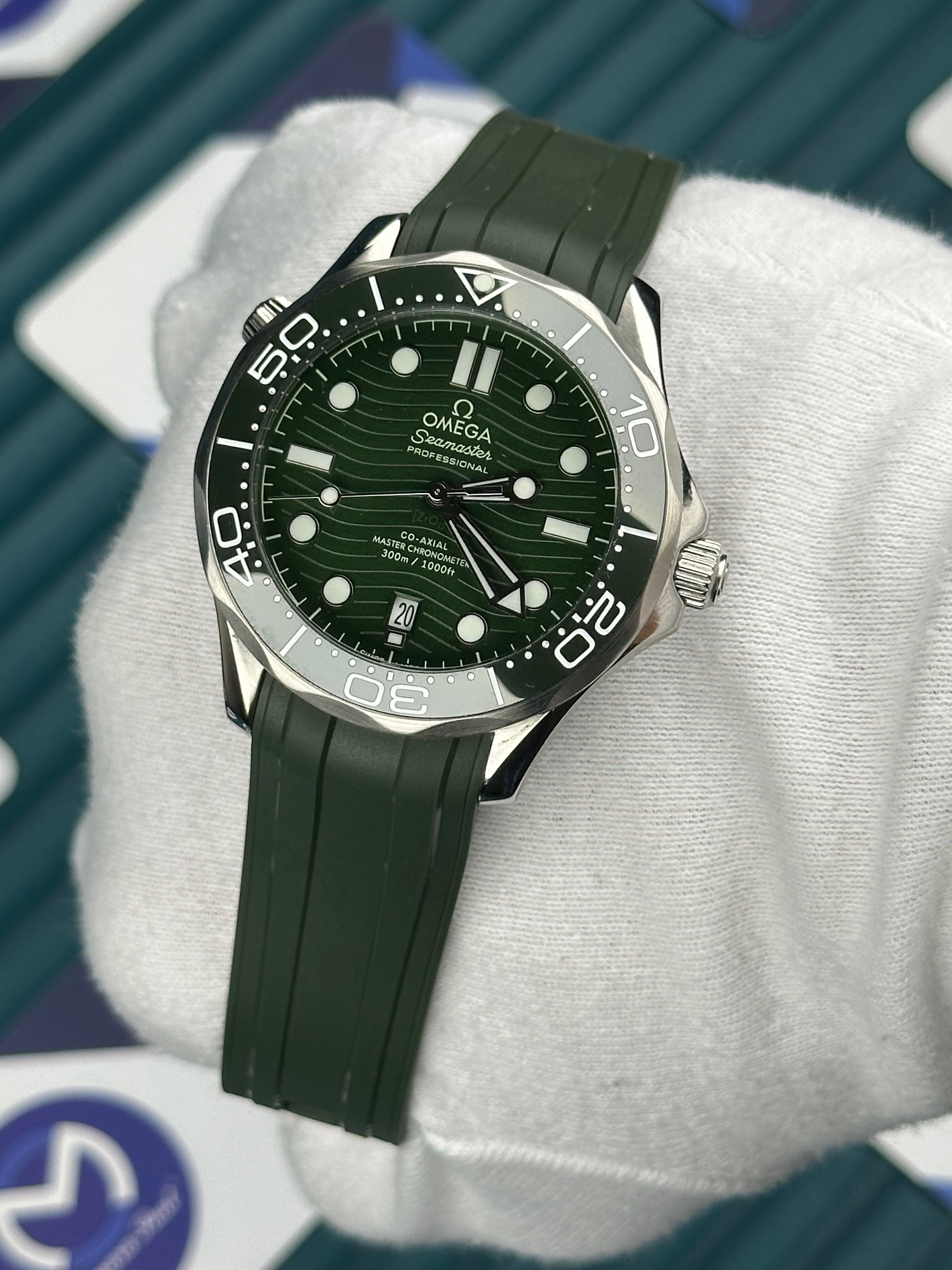 Omega Seamaster Diver 300m Yeşil Kauçuk Kordon