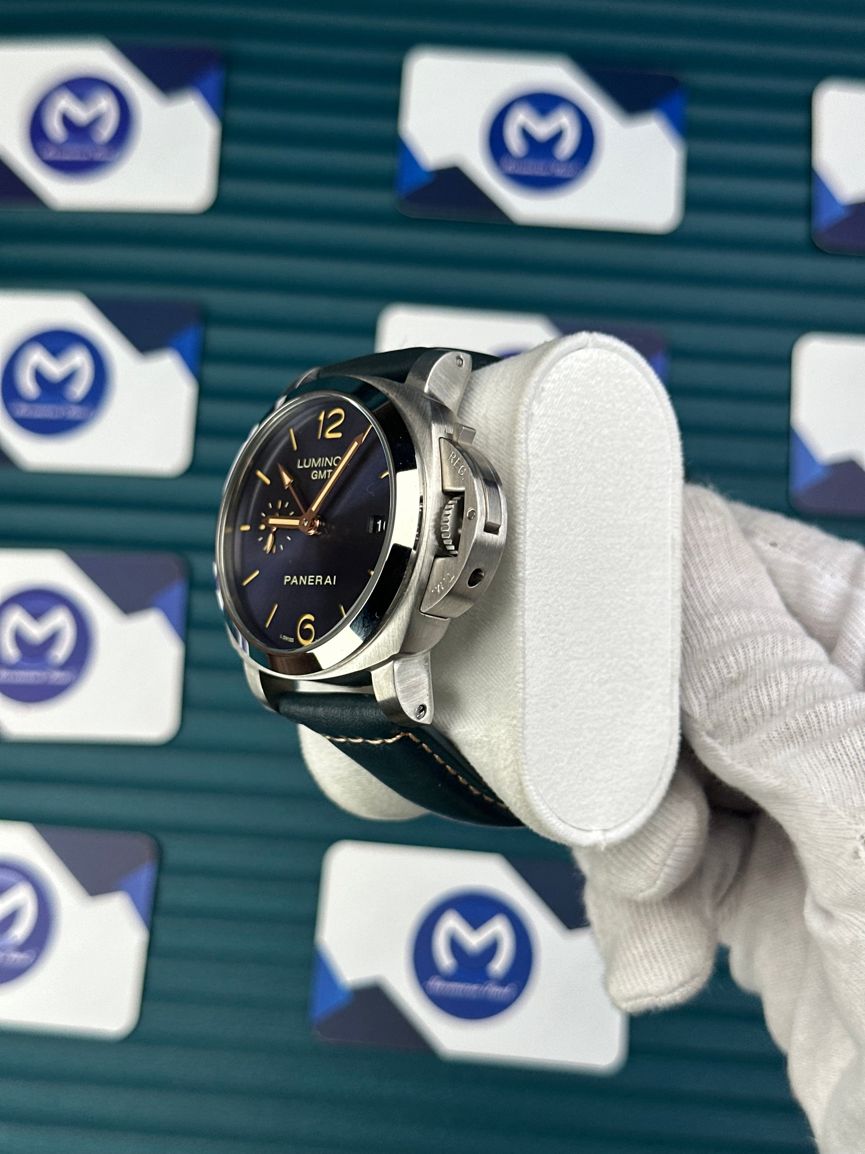 LUMINOR GMT PANERAI NAVY BLUE DIAL SILVER CASE NAVY BLUE LEATHER CORD