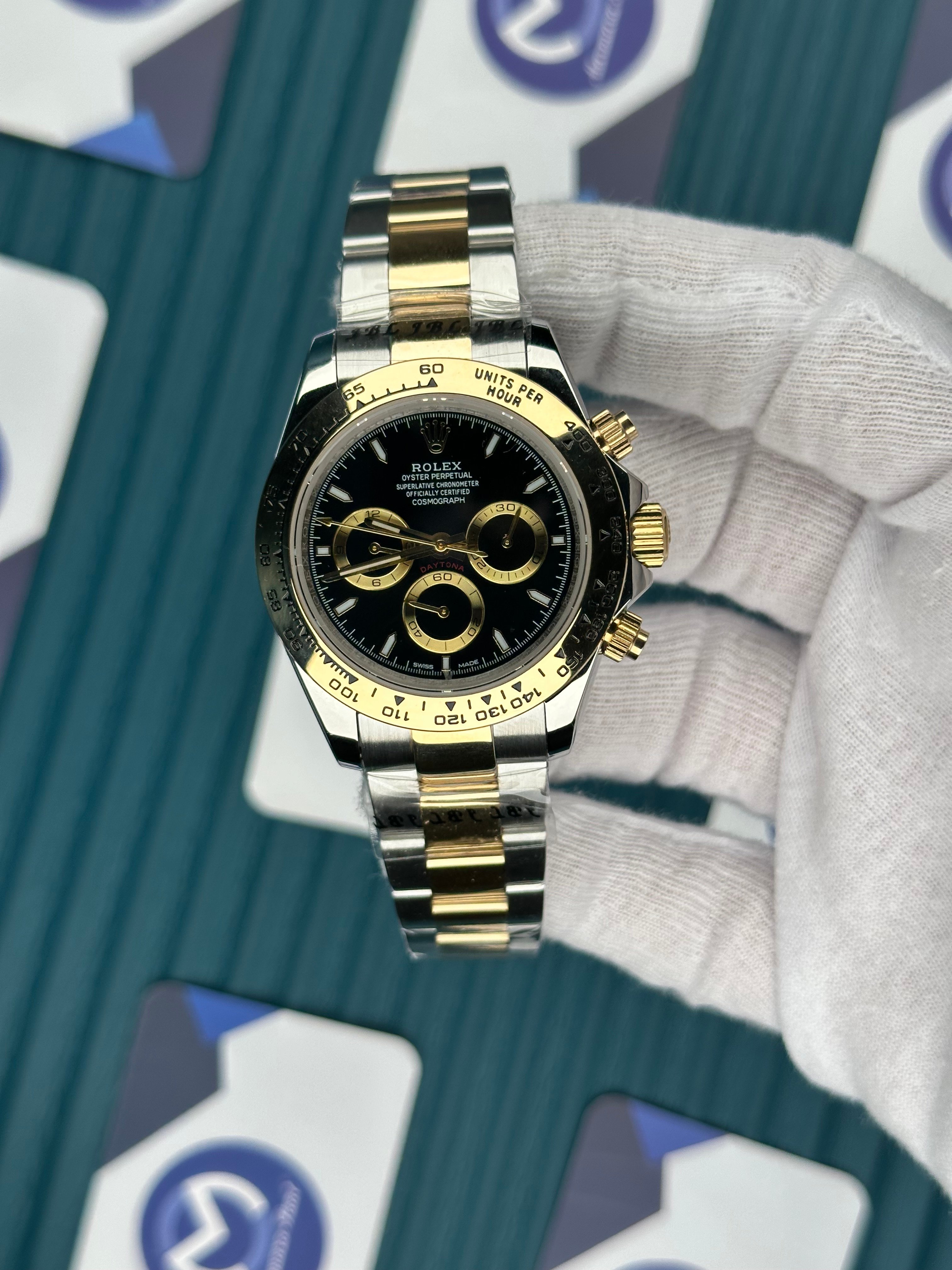 ROLEX DAYTONA BLACK DIAL GOLD BEZEL GOLD-SILVER OYSTER