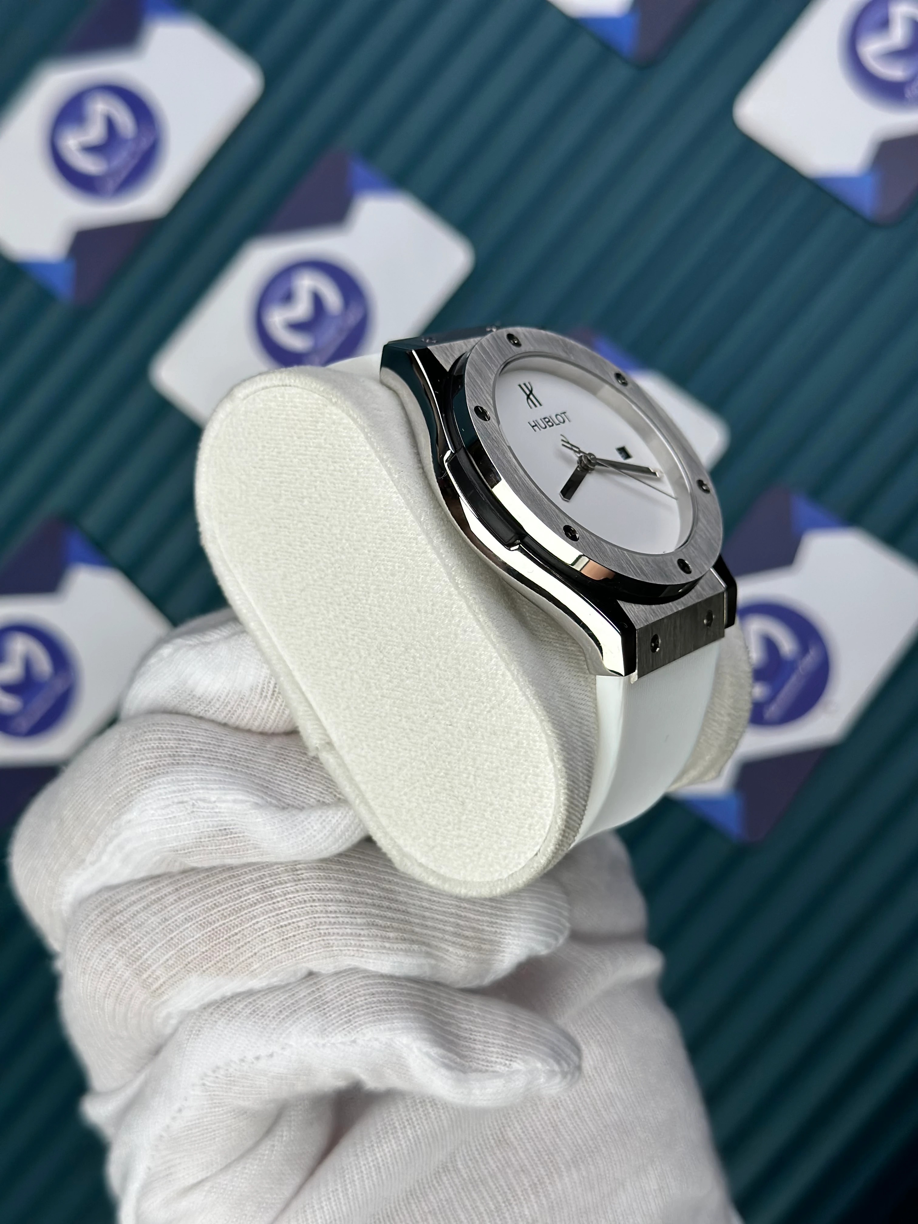 HUBLOT GENEVE AUTMATIC VENDOME WGITE DIAL NO INDEX SILVER CASE WHITE RUBBER CORD 