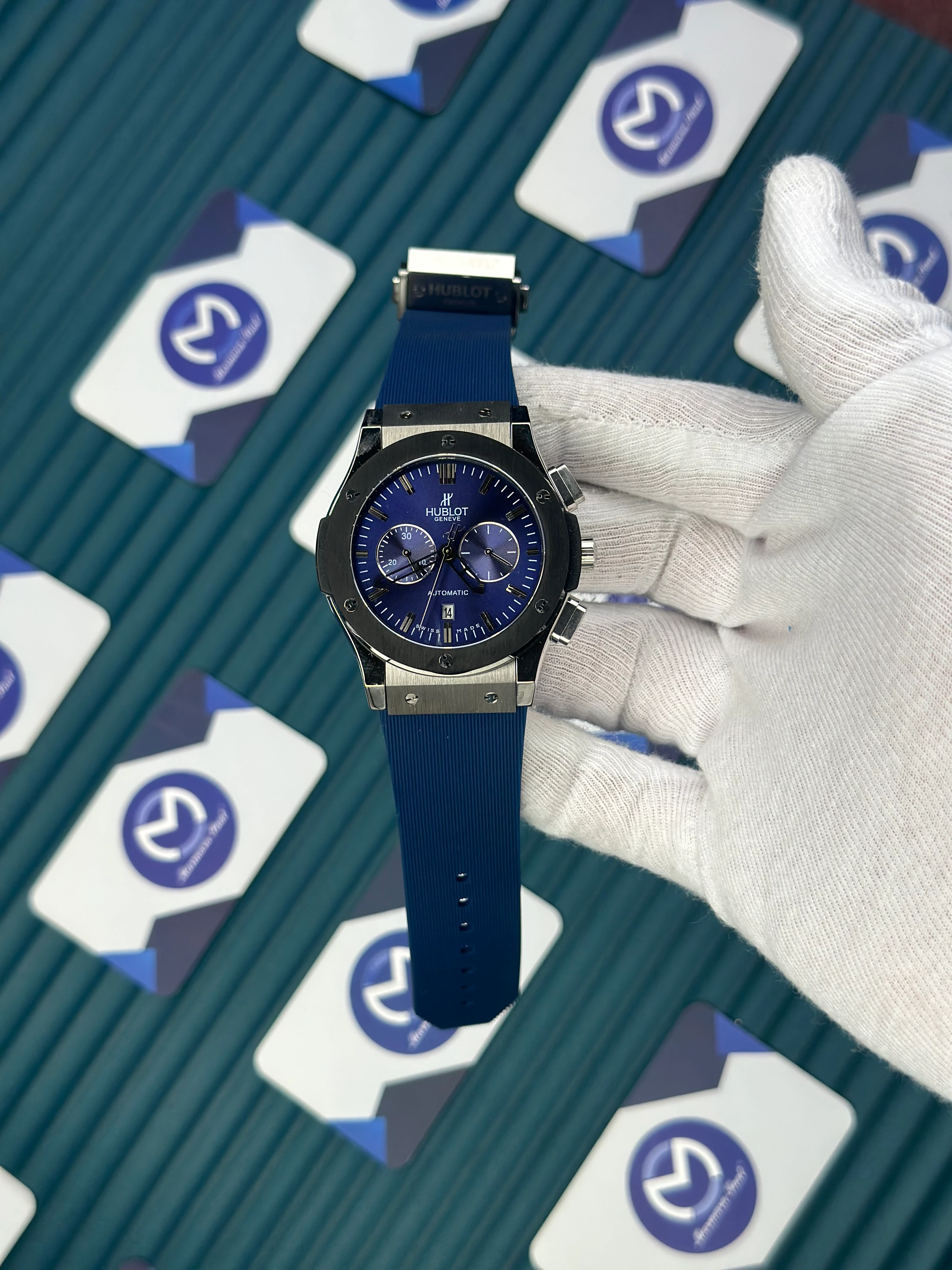 HUBLOT AUTOMATIC BLUE CHRONOGRAP BLACK BEZEL SILVER CASE BLUE RUBBER CORD 