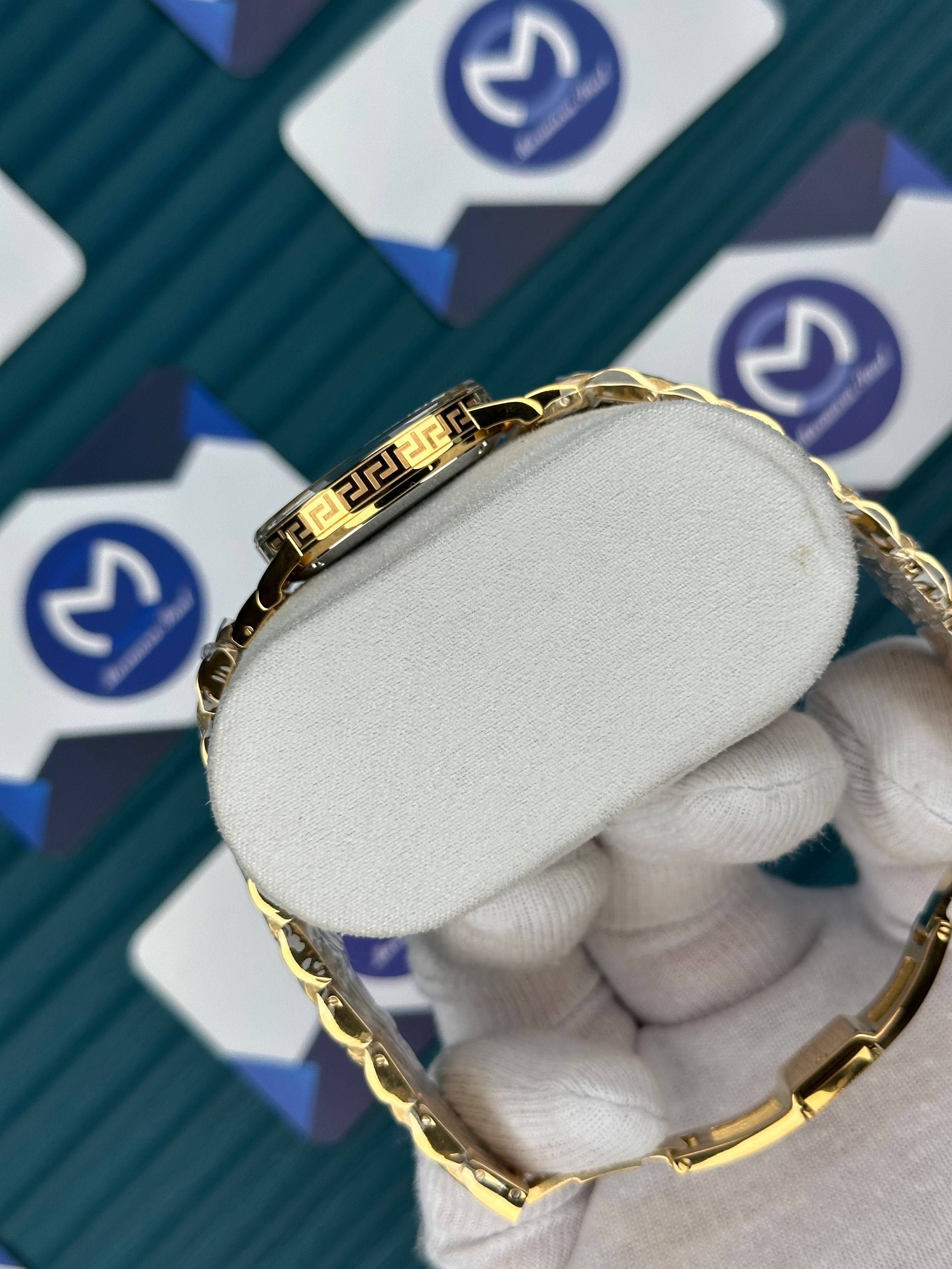 VERSACE DESENLİ AYNALI BEZEL SİYAH KADRAN GOLD KORDON 