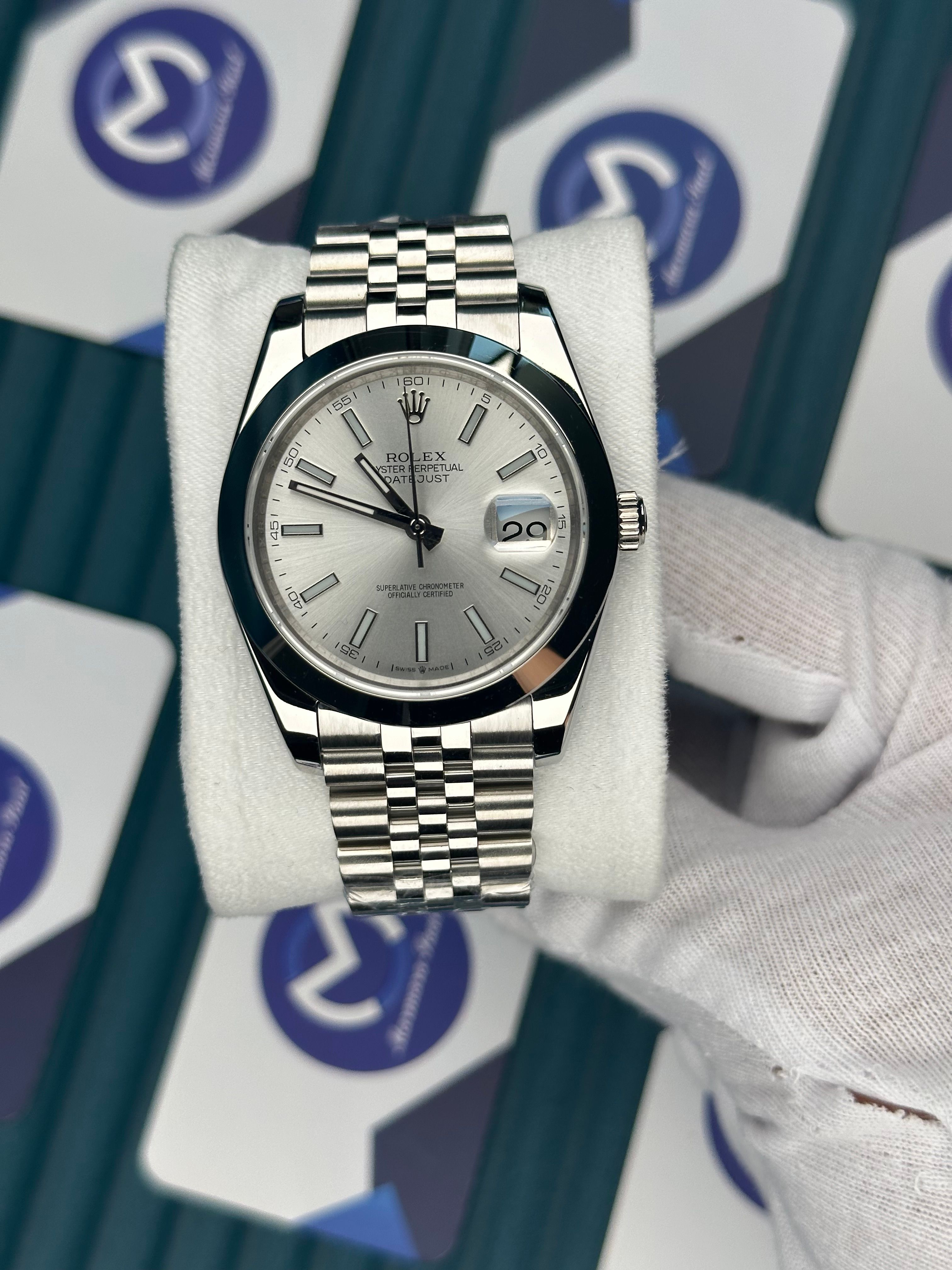 ROLEX DATEJUST WHITE DIAL OVAL BEZEL SILVER JUBILE