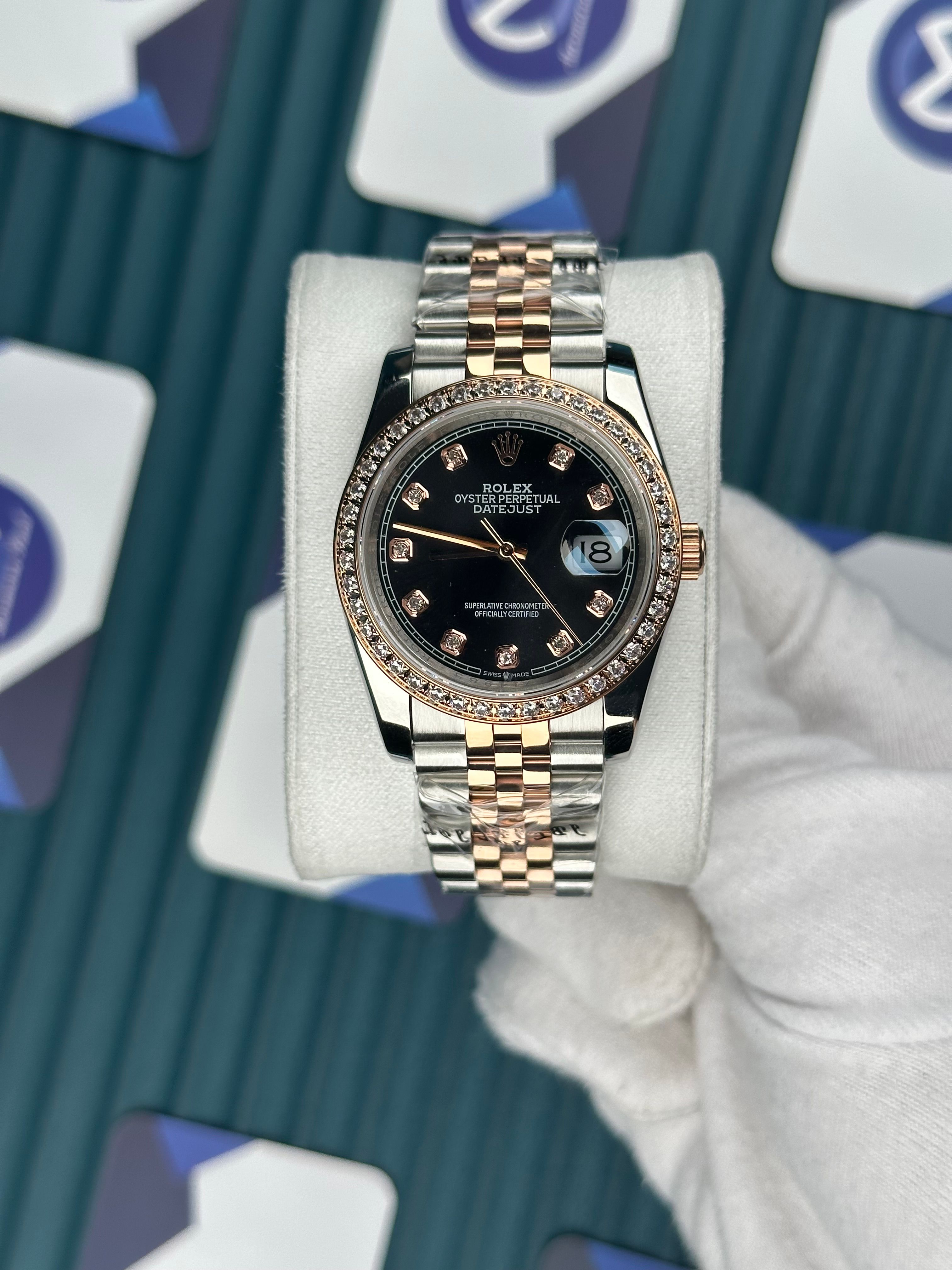 ROLEX 36 SİYAH KADRAN PIRLANTA BEZEL INDEX ROSE-SILVER JUBILEE