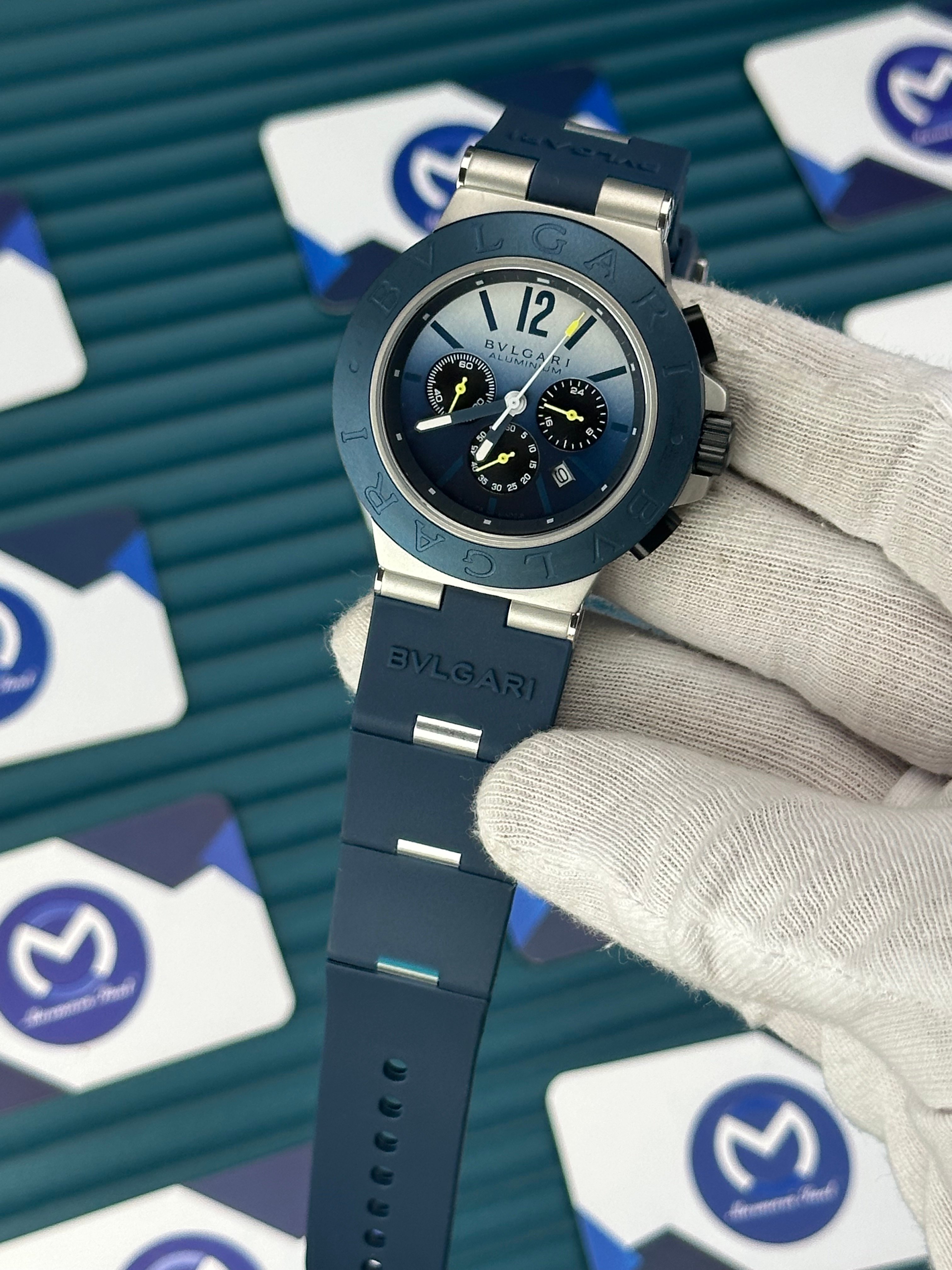 BVLGARI TITANYUM WHITE BLUE DIAL BLUE BEZEL CHRONOGRAPH BLUE RUBBER