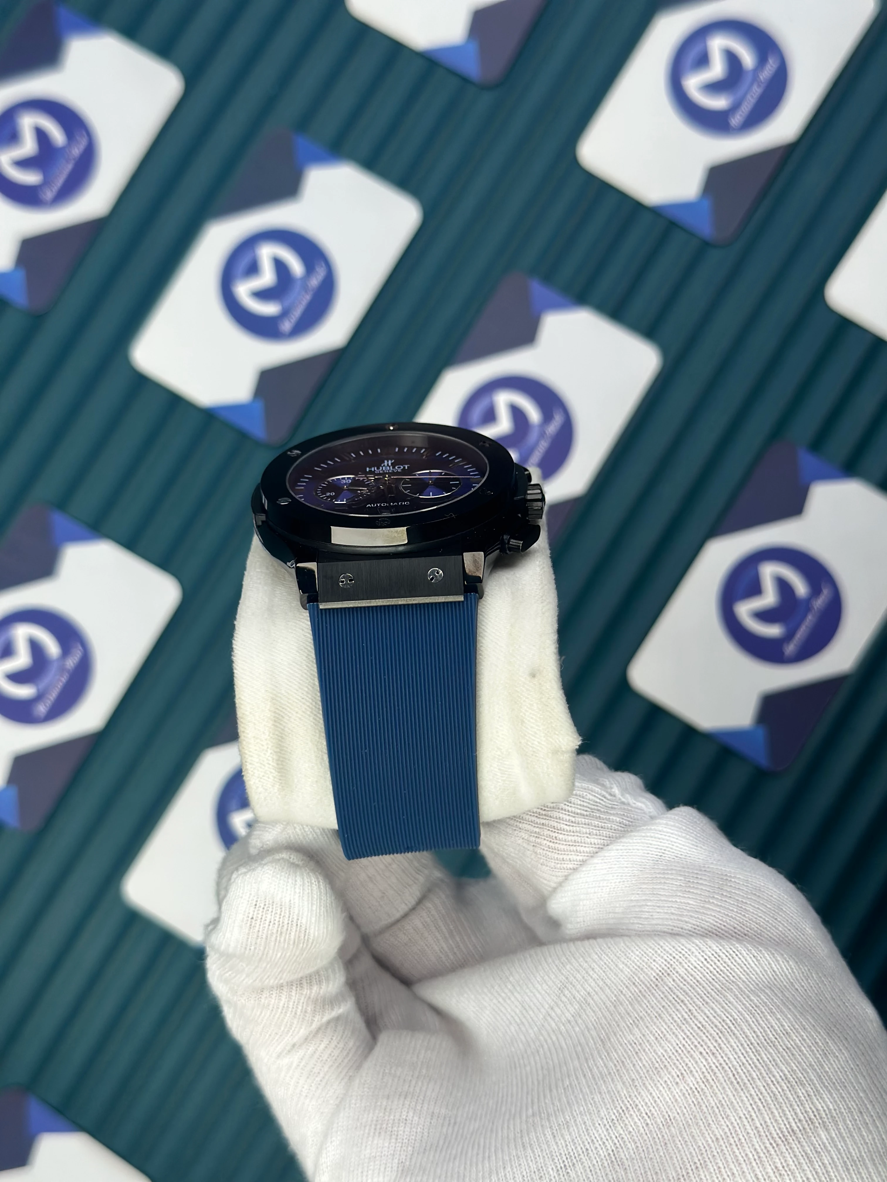 HUBLOT AUTOMATIC FUSHION CLASSIC VENDOME NAVY BLUE CHRONOGRAPH DIAL BLACK CASE NAVY BLUE RUBBER CORD 