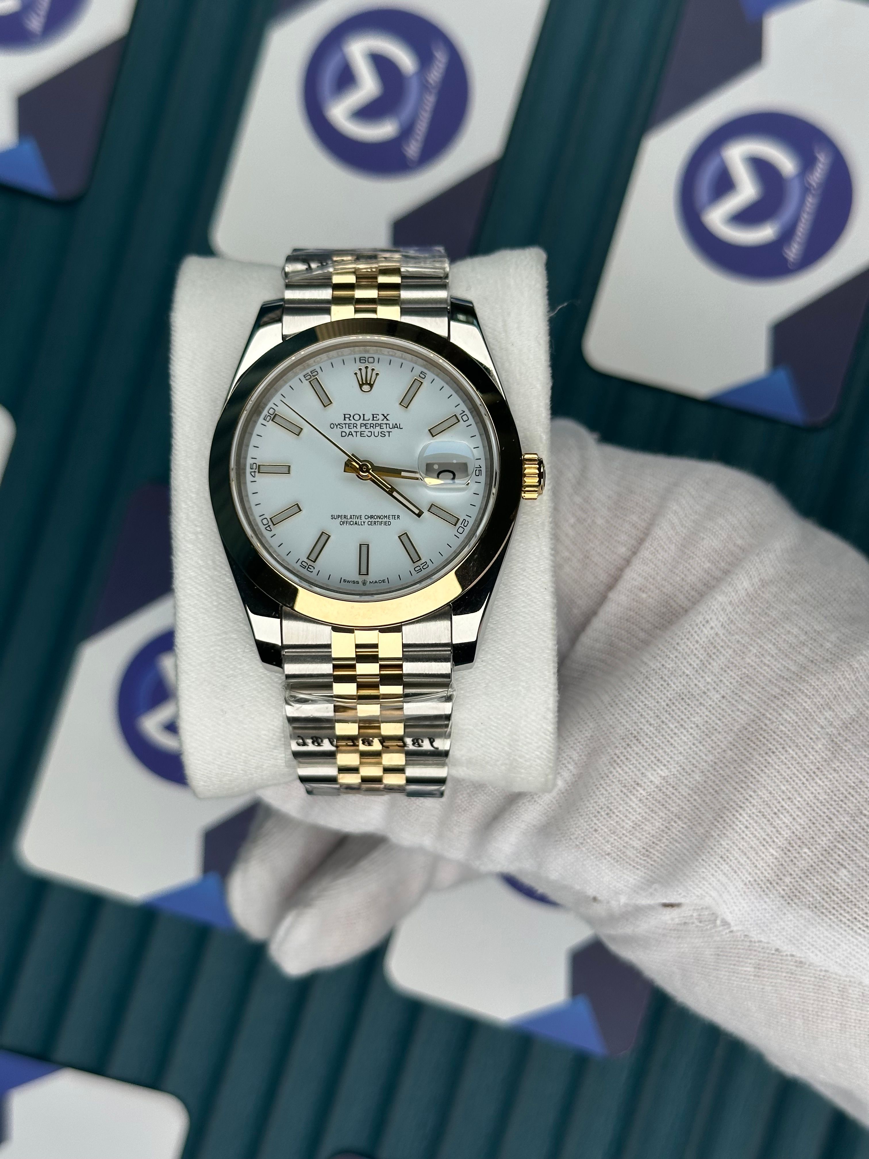 ROLEX DATEJUST WHITE DIAL OVAL BEZEL GOLD-SILVER JUBILE