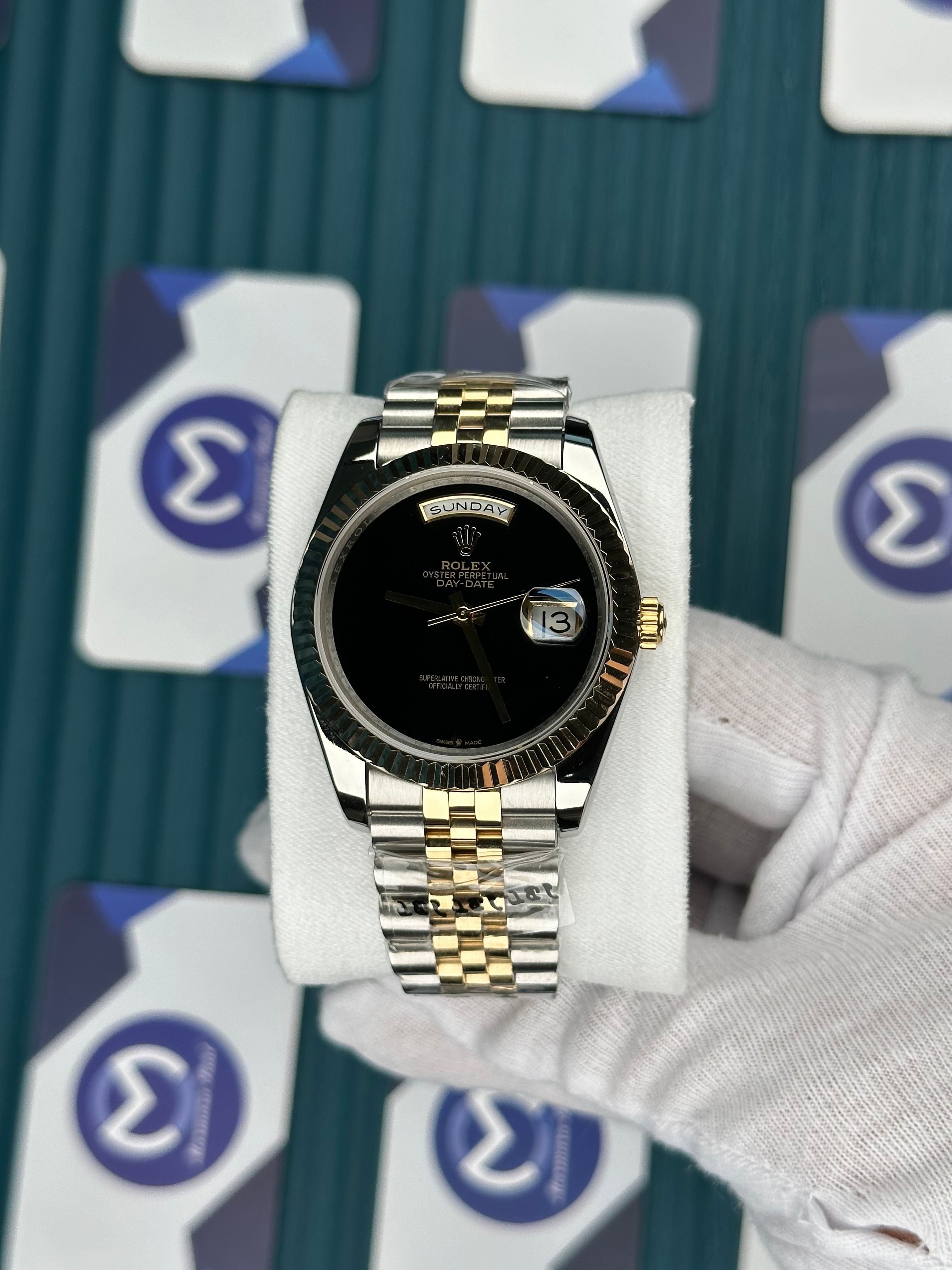 ROLEX DAY-DATE BLACK DIAL NO INDEX GOLD-SILVER JUBILE