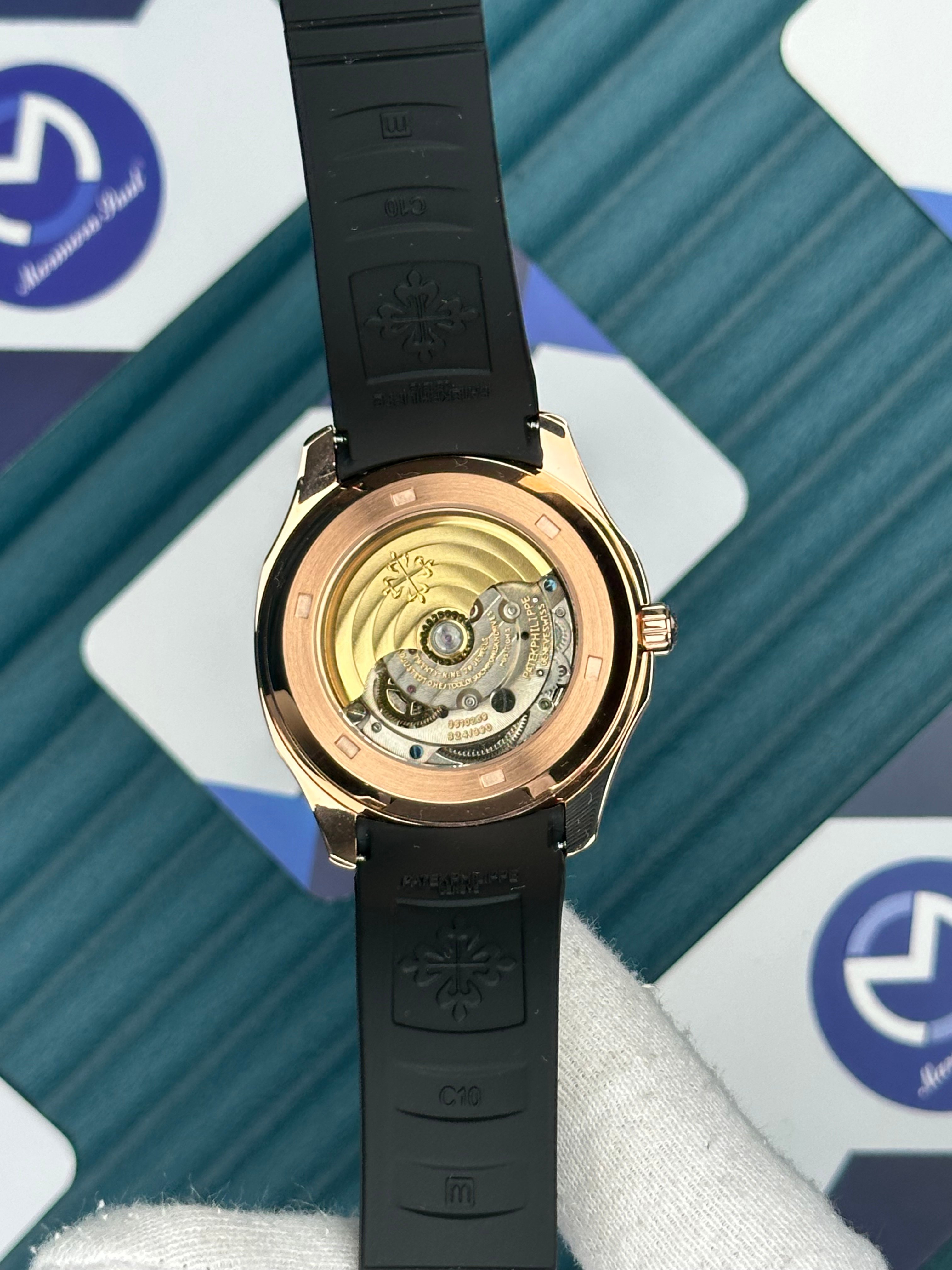 Patek Philippe Aquanaut Siyah Kordon Beyaz Kadran Rose Kasa