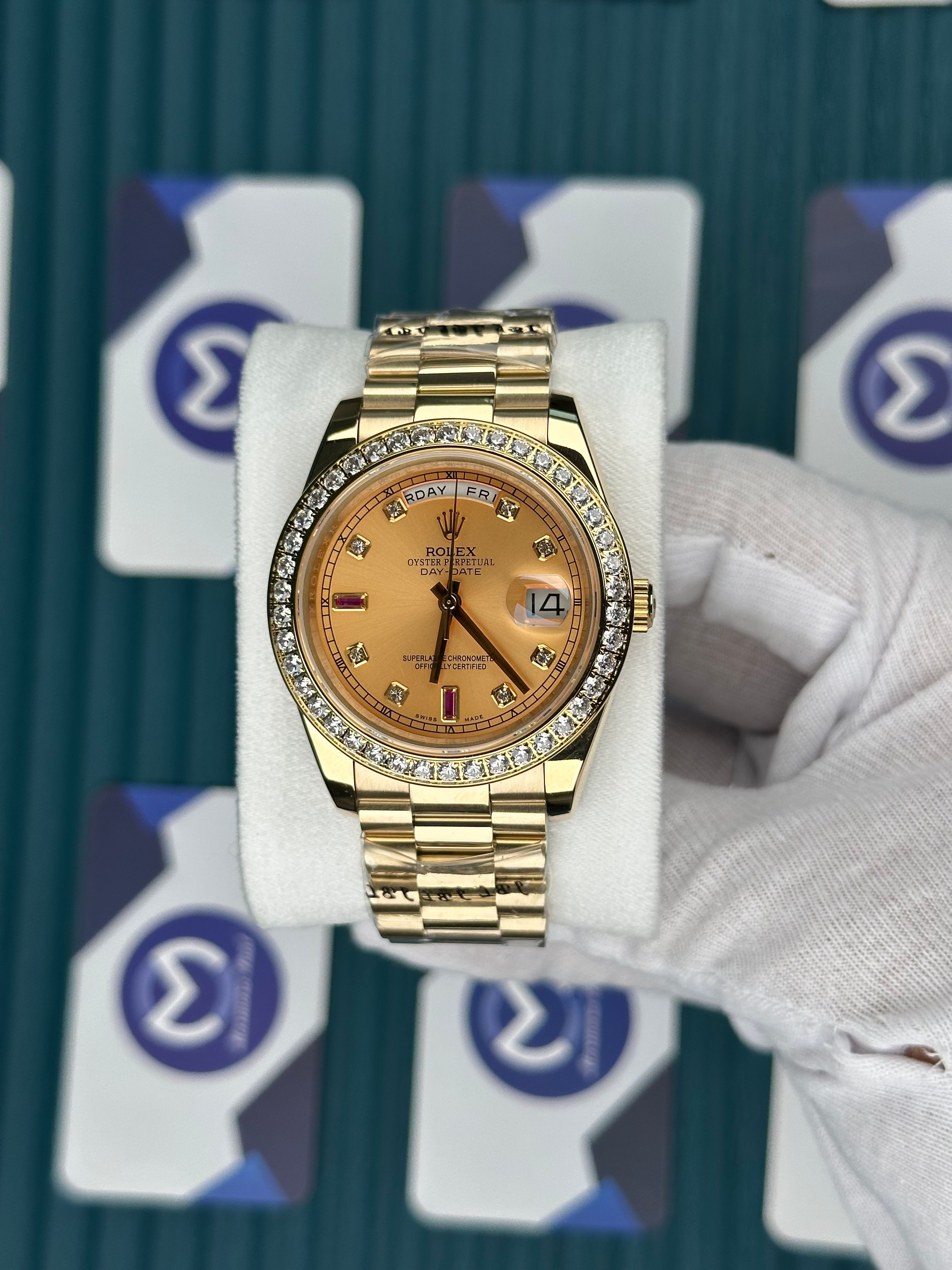 ROLEX DAY-DATE GOLD DIAL DIAMOND INDEX AND BEZEL GOLD PRESIDENT