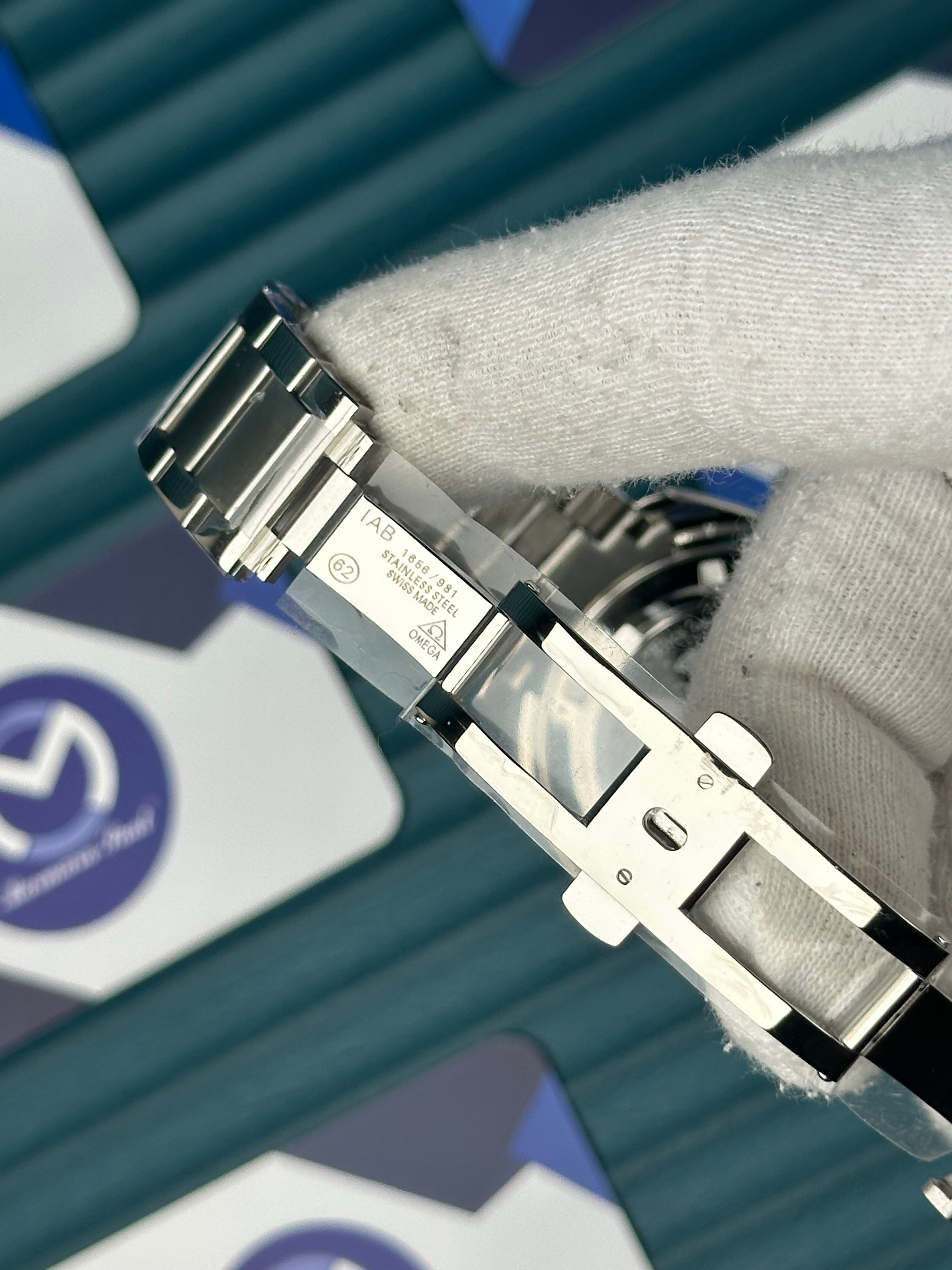 Omega Speedmaster Apollo Snoopy Siyah Bezel