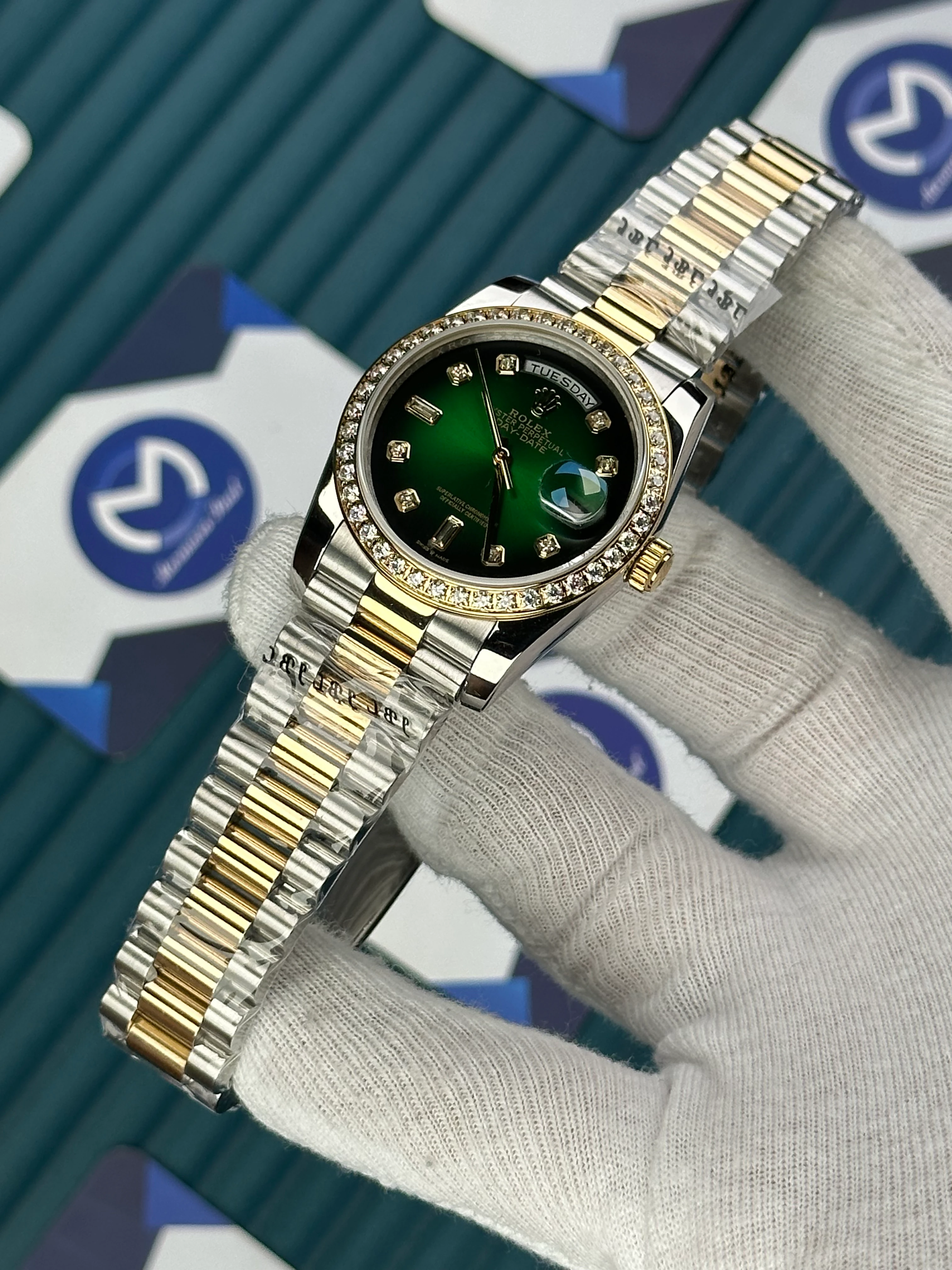 ROLEX 36 MM DAY-DATE GREEN DIAL DIAMOND INDEX DIAMOND BEZEL GOLD-SILVER PRESIDENT