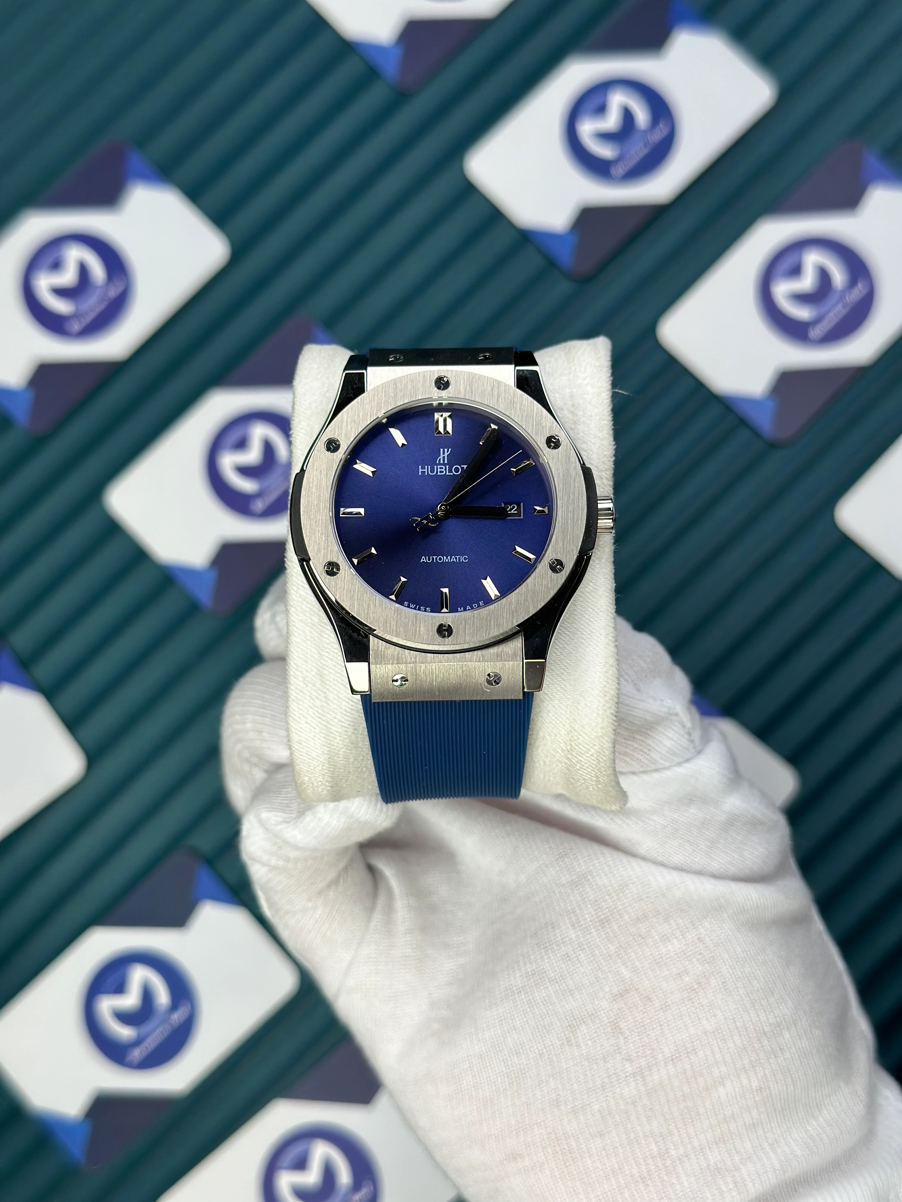 HUBLOT GENEVE AUTOMATIC BLUE DIAL SILVER CASE BLUE RUBBER CORD 