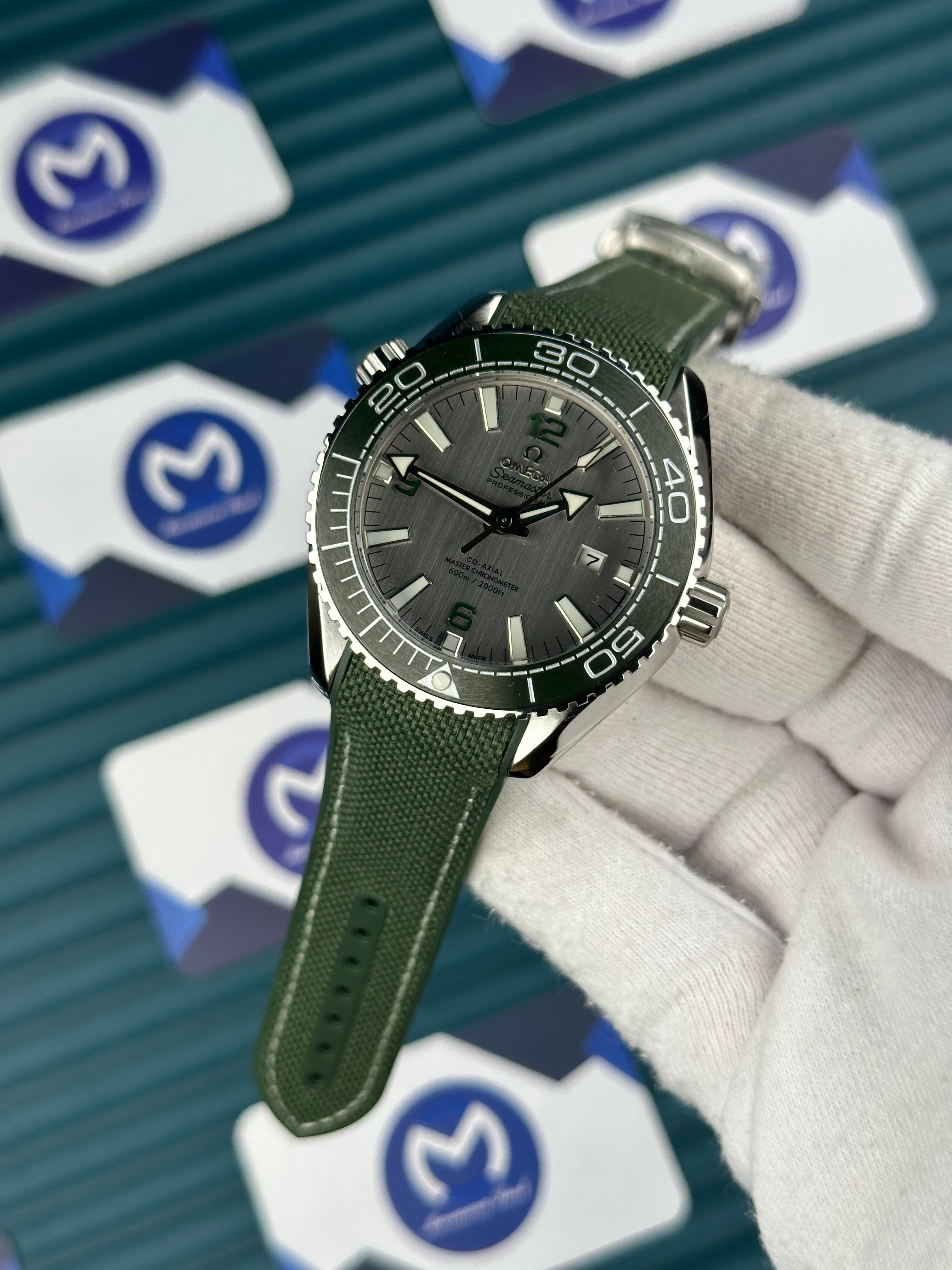 Omega Seamaster PVD Yeşil Kauçuk Kordon Gri Kadran