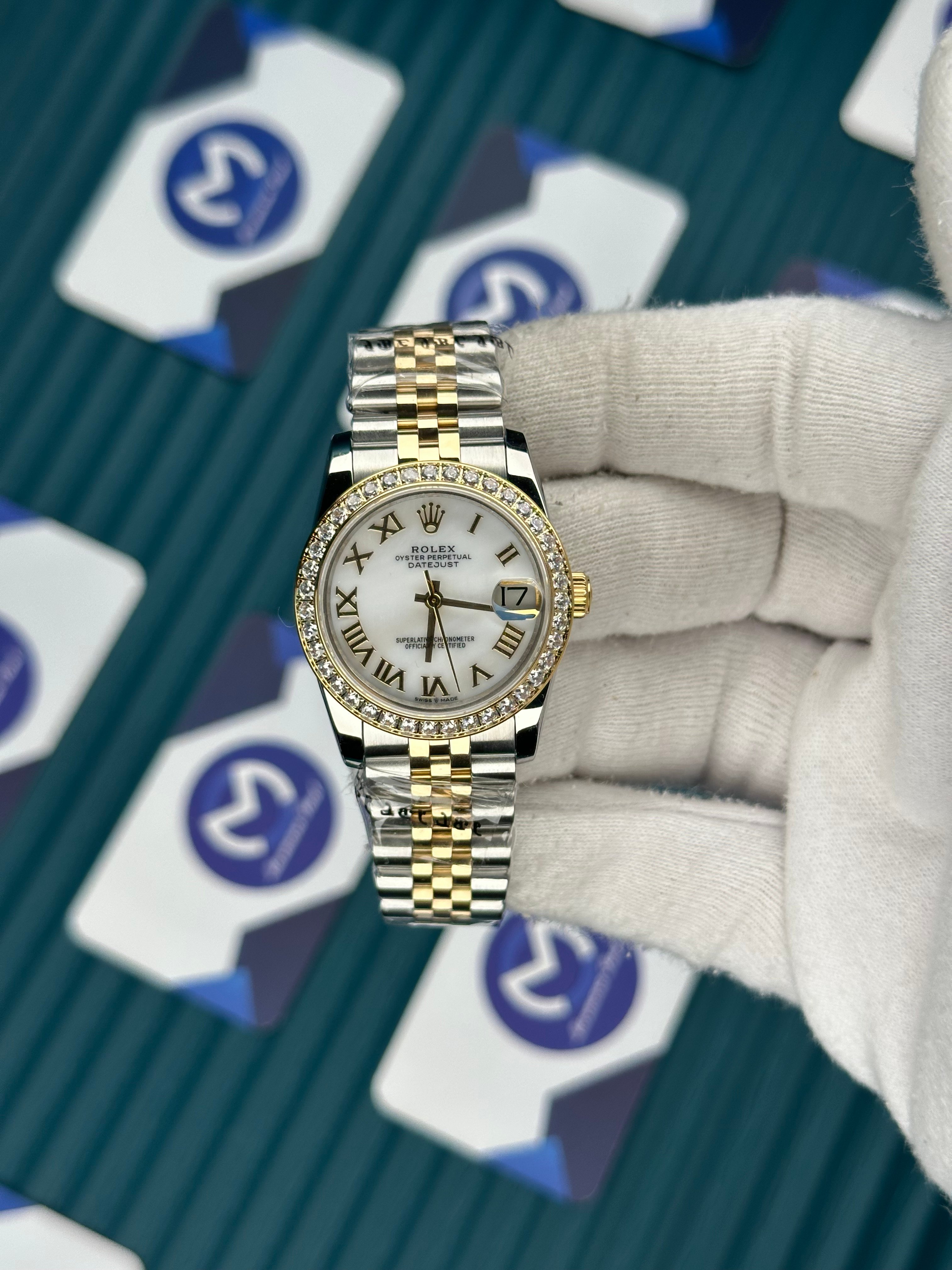 ROLEX 31 SEDEFLİ BEYAZ KADRAN ROMA INDEX PIRLANTA BEZEL GOLD-SILVER JUBILEE
