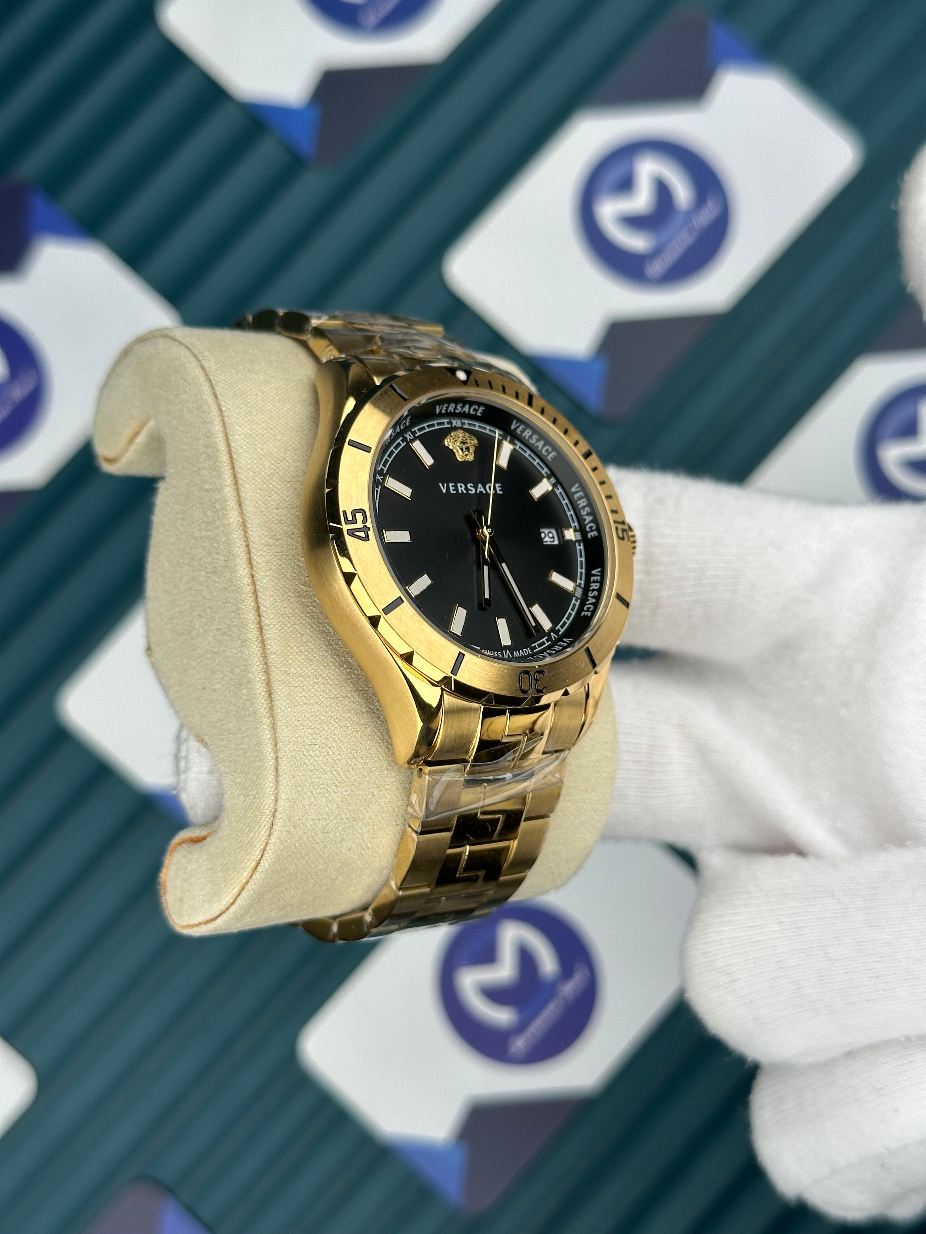 Versace Gold Kordon Siyah Yazılı Kadran