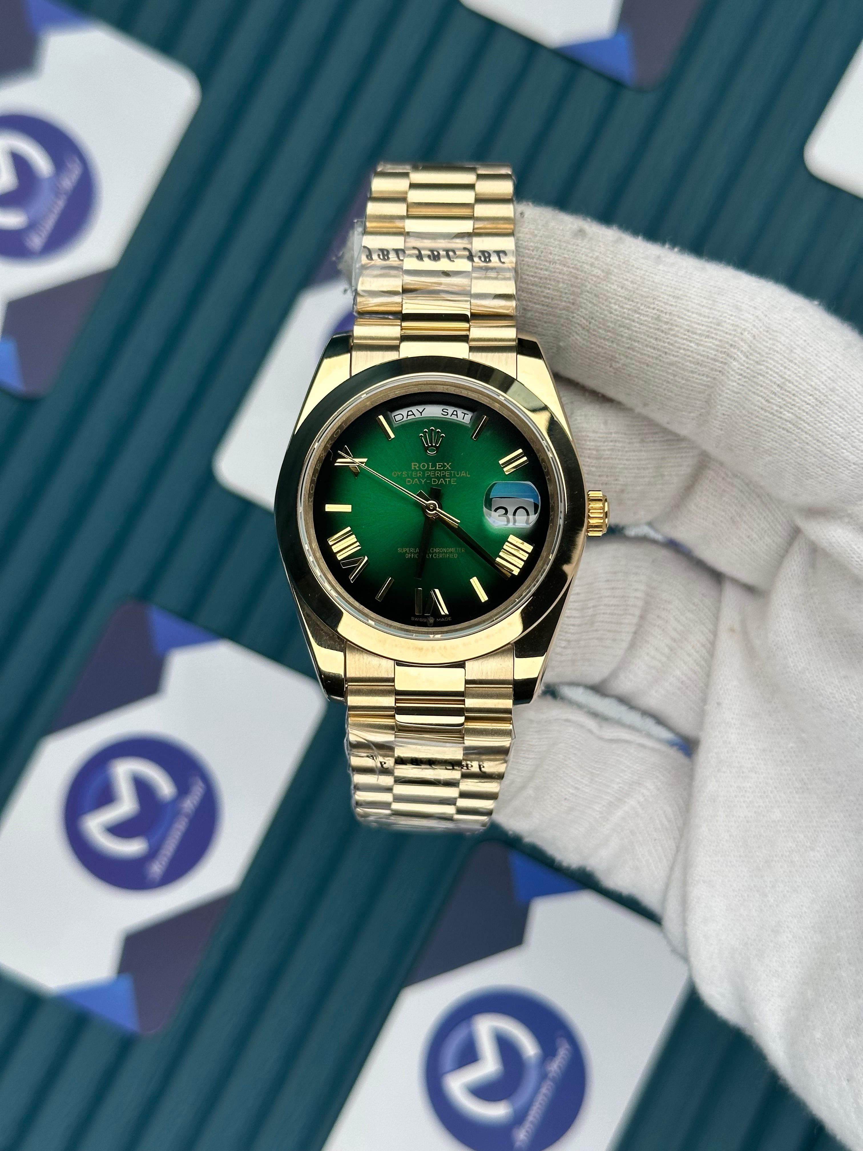 ROLEX DAY-DATE GREEN DIAL OVAL BEZEL GOLD ROMA INDEX GOLD PRESIDENT