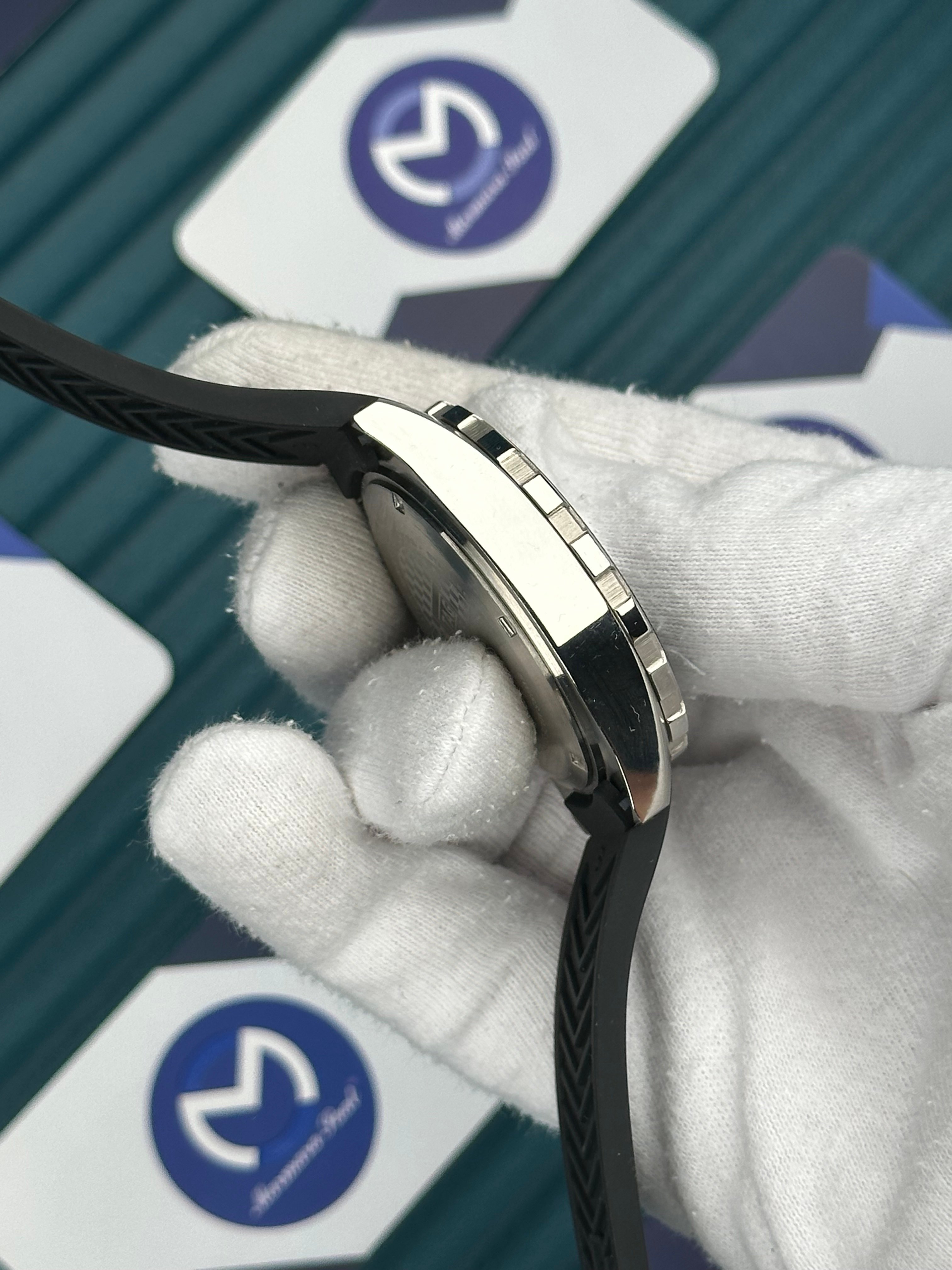 Tagheuer Kauçuk Gri Kadran  Fonksiyonlu 