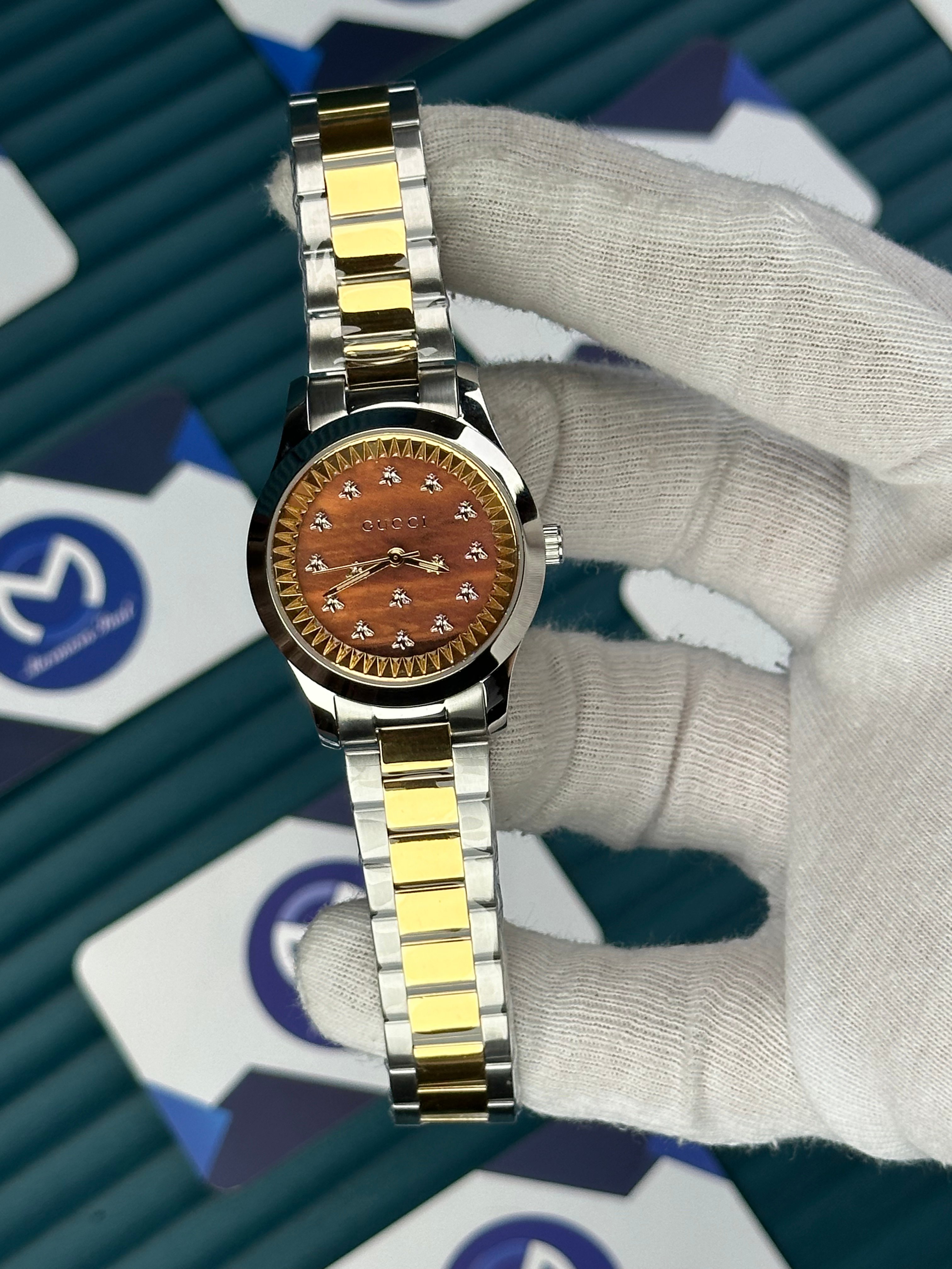 GUCCI WOMAN CHOCOLATE DIAL BUTTERFLY MOTIF GOLD-SILVER 