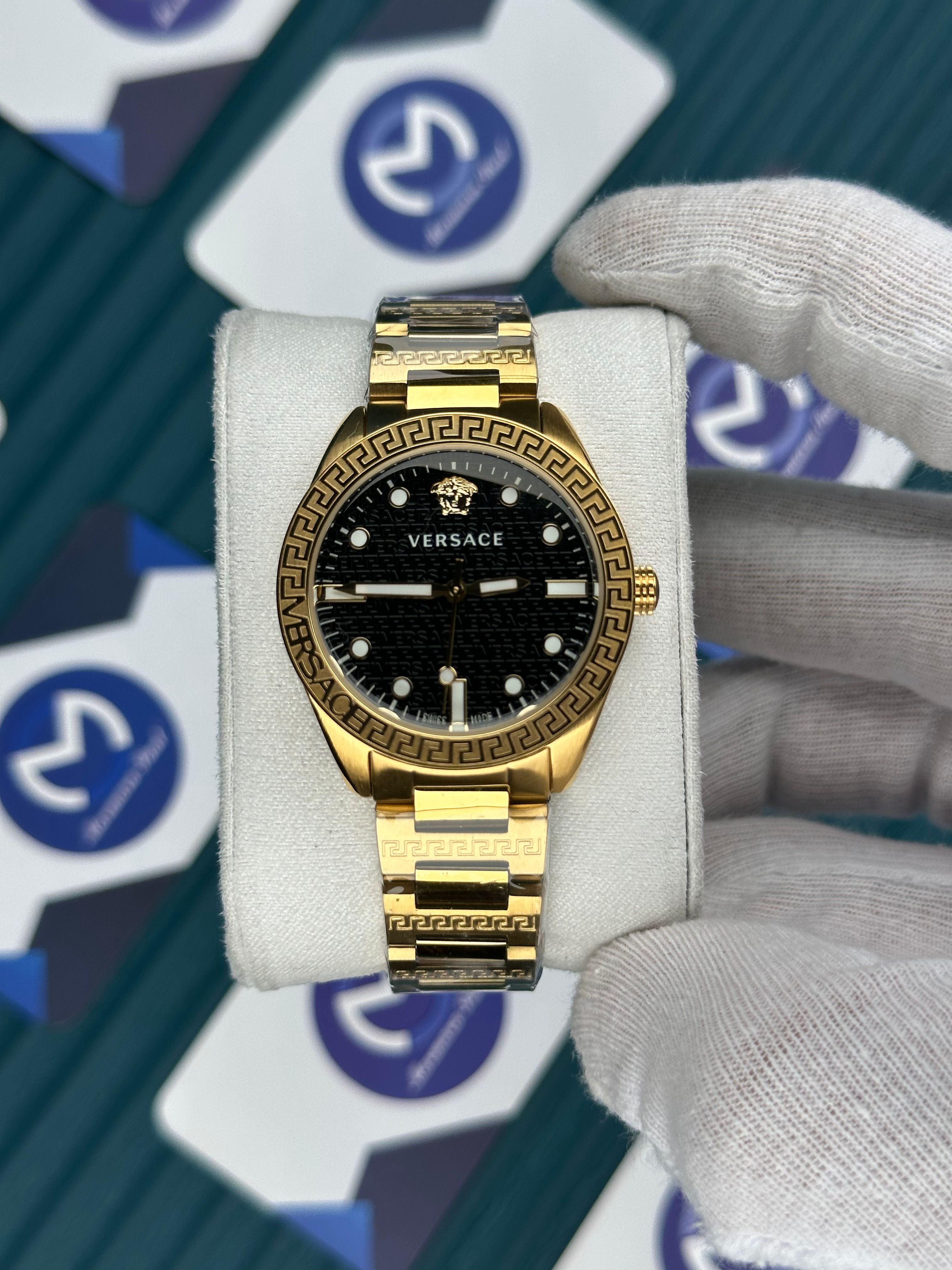 VERSACE 36 SİYAH KADRAN DESENLİ BEZEL GOLD KORDON