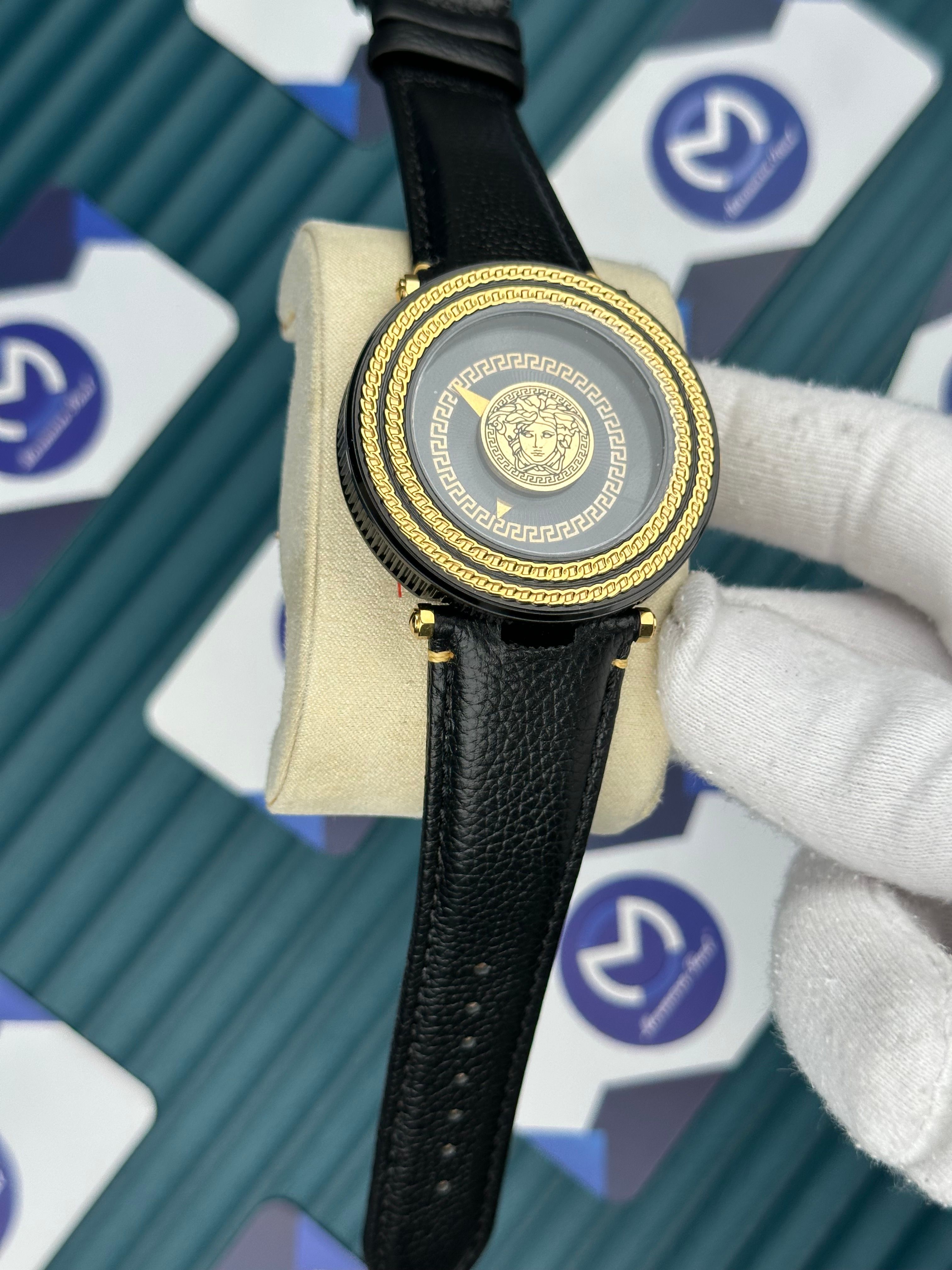 Versace Deri Kordon Gold Çift Şeritli Bezel Siyah Kadran