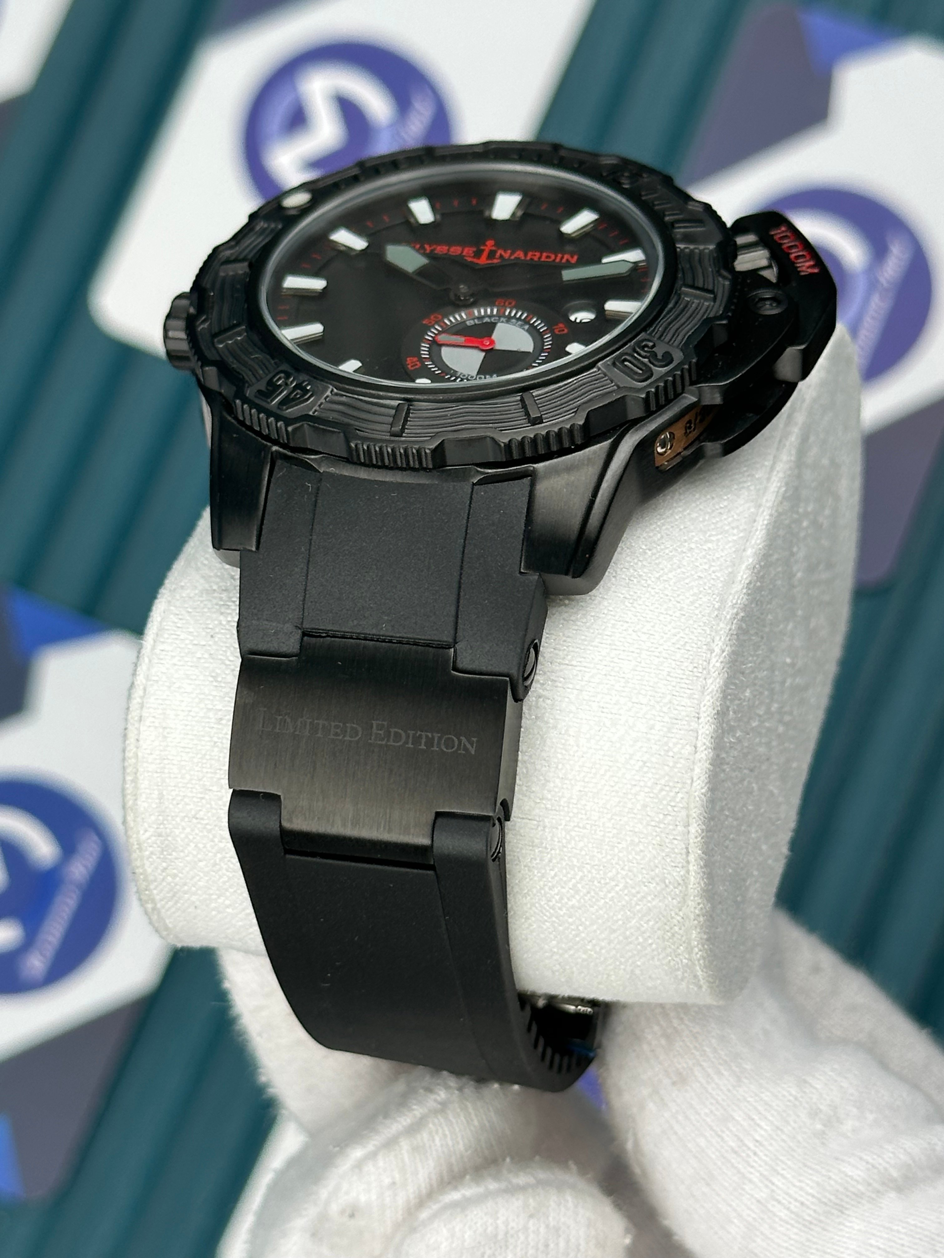 Ulyse Nardin Hammerhead Shark Dark Red Detail