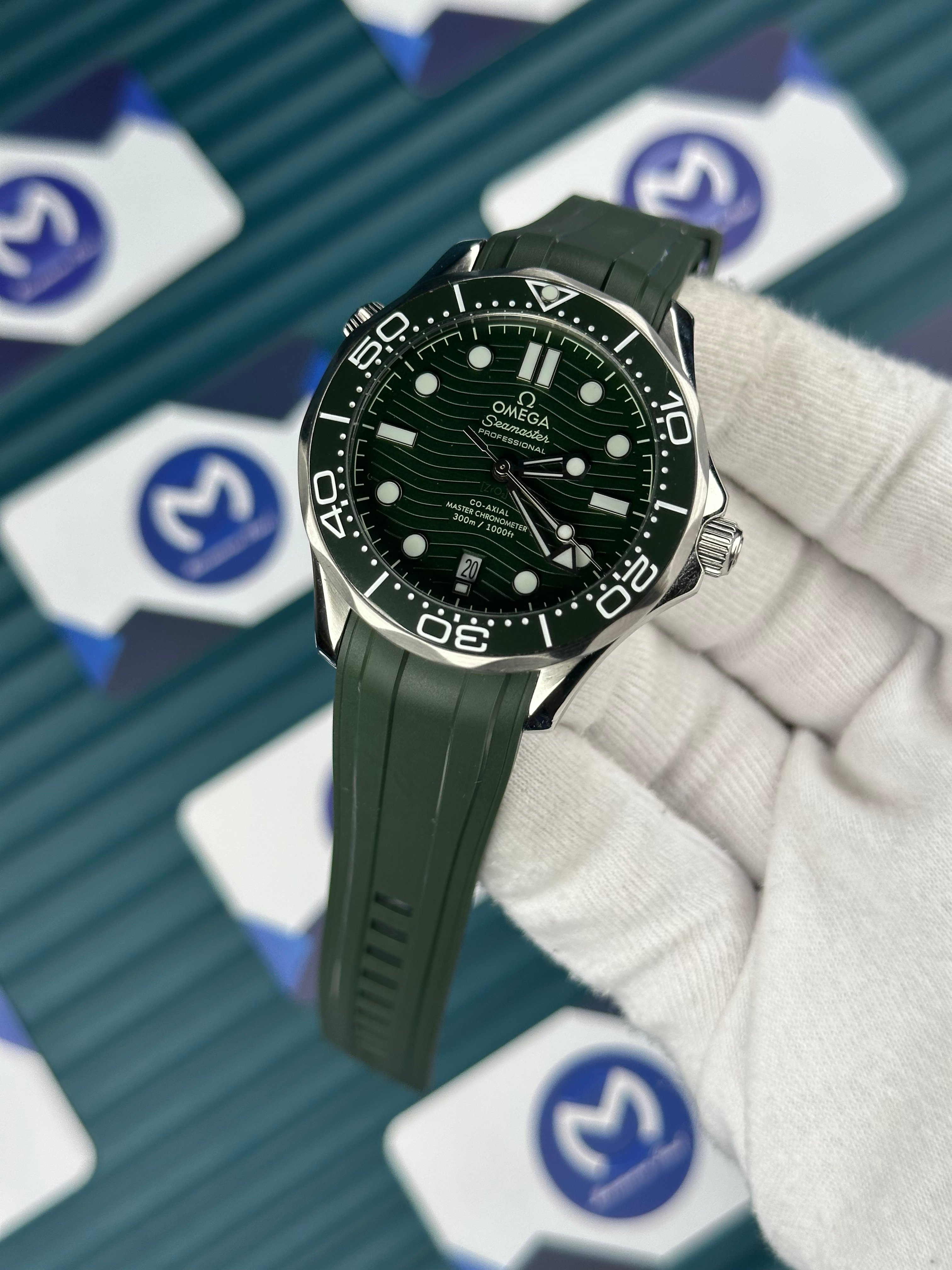 Omega Seamaster Diver 300m Yeşil Kauçuk Kordon