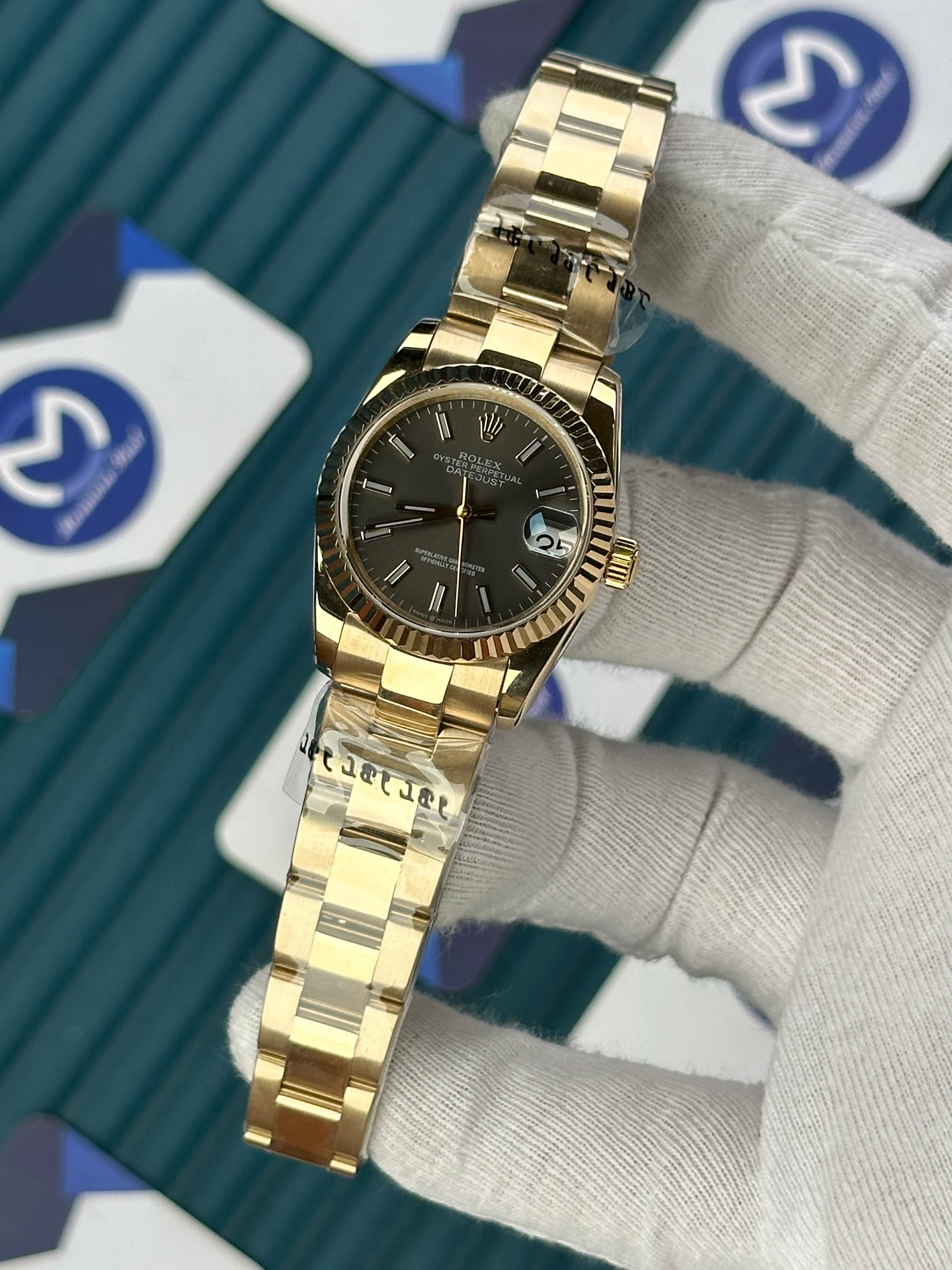 ROLEX 31 MM DATEJUST GREY DIAL ROD INDEX GOLD OYSTER 