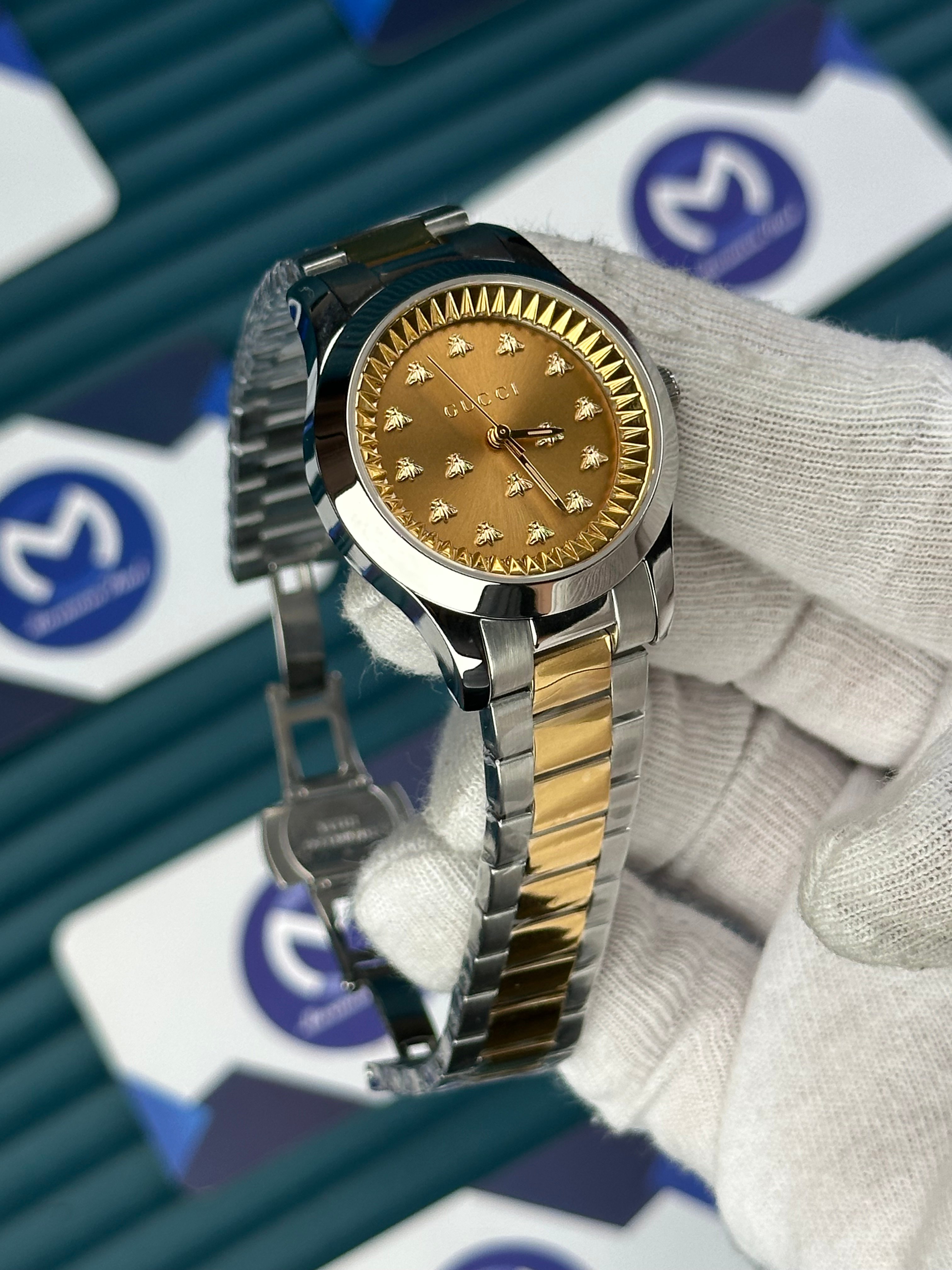 GUCCI WOMAN GOLD DIAL BUTTERFLY MOTIF GOLD-SILVER