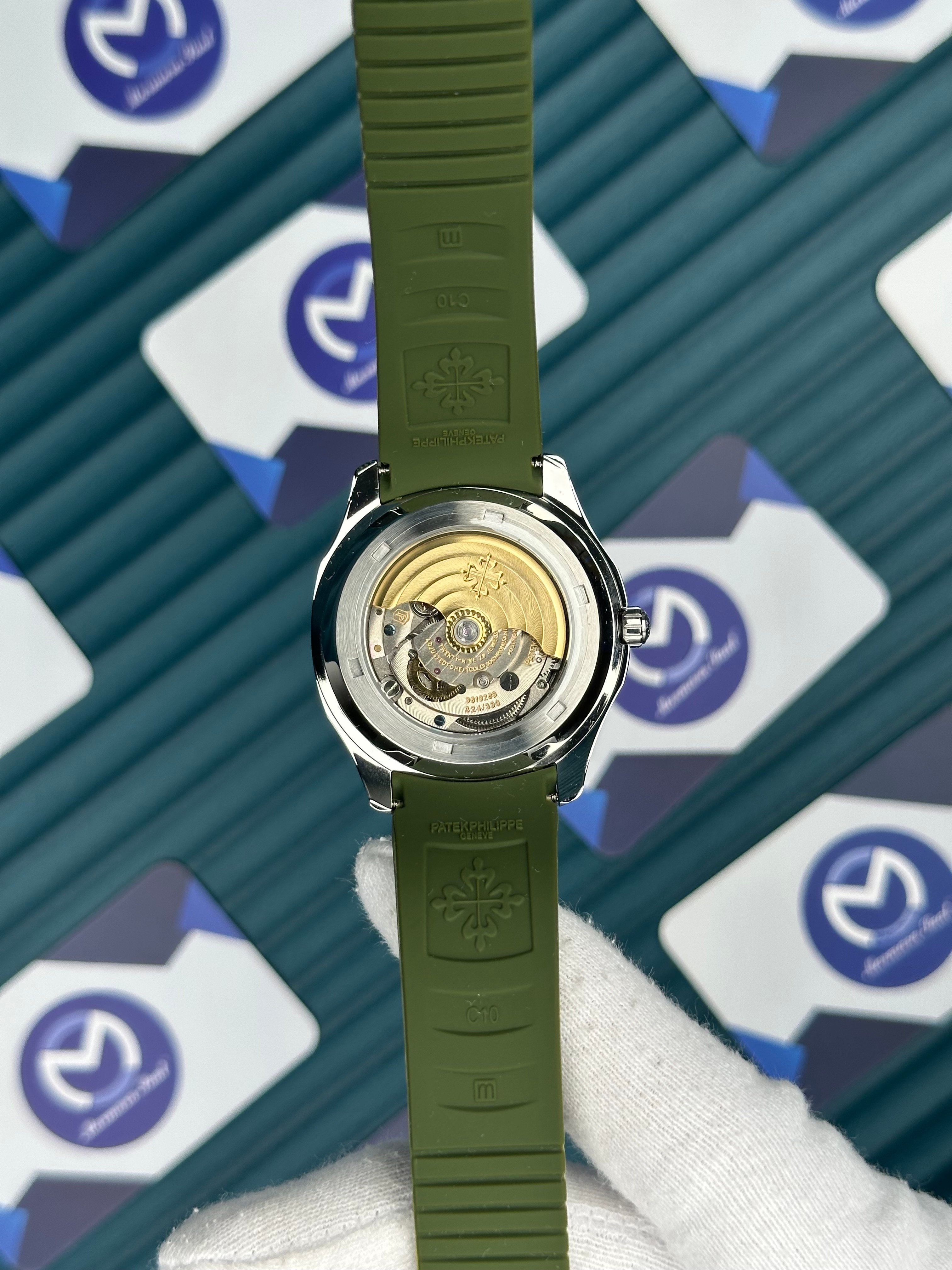 Patek Philippe Aquanaut Yeşil Kauçuk Kordon Gri Kadran Gümüş Kasa