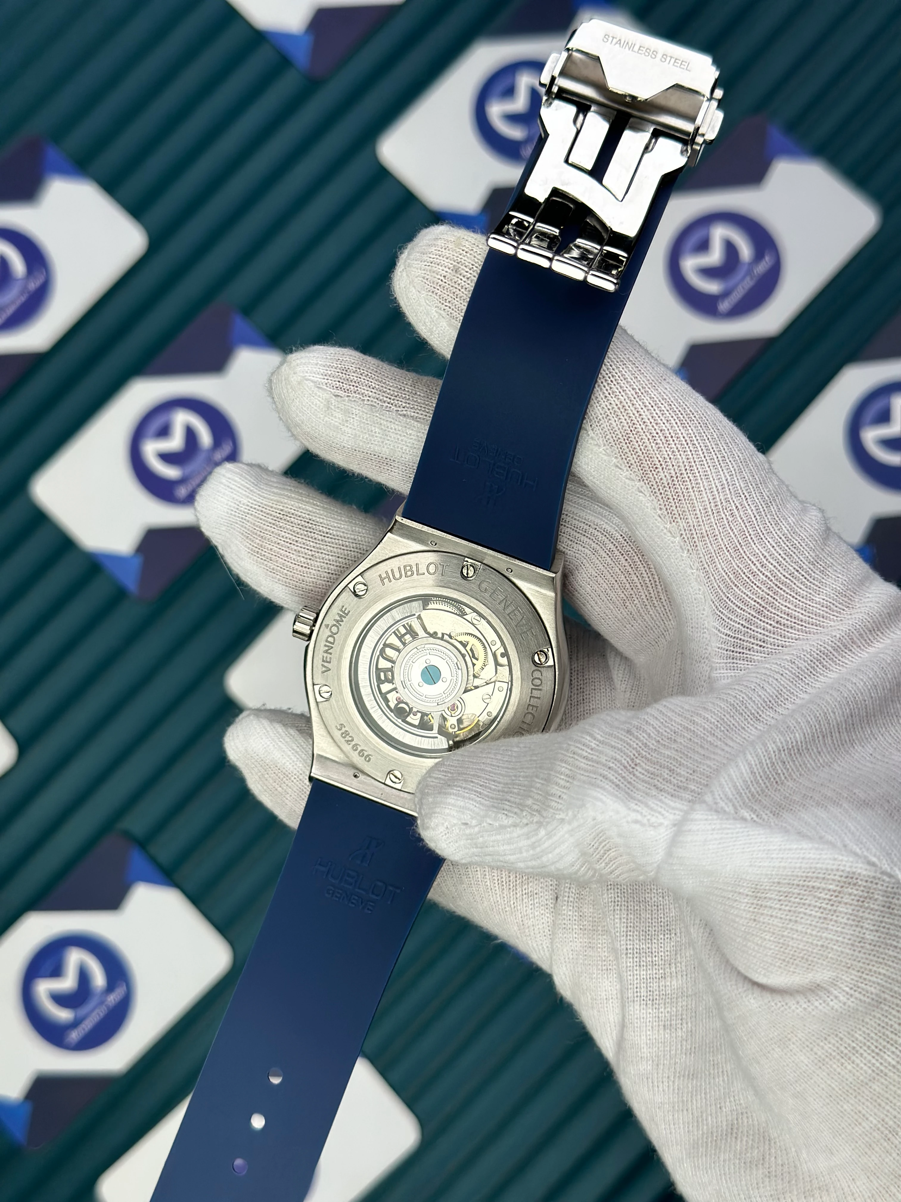 HUBLOT GENEVE AUTOMATIC BLUE DIAL SILVER CASE BLUE RUBBER CORD 