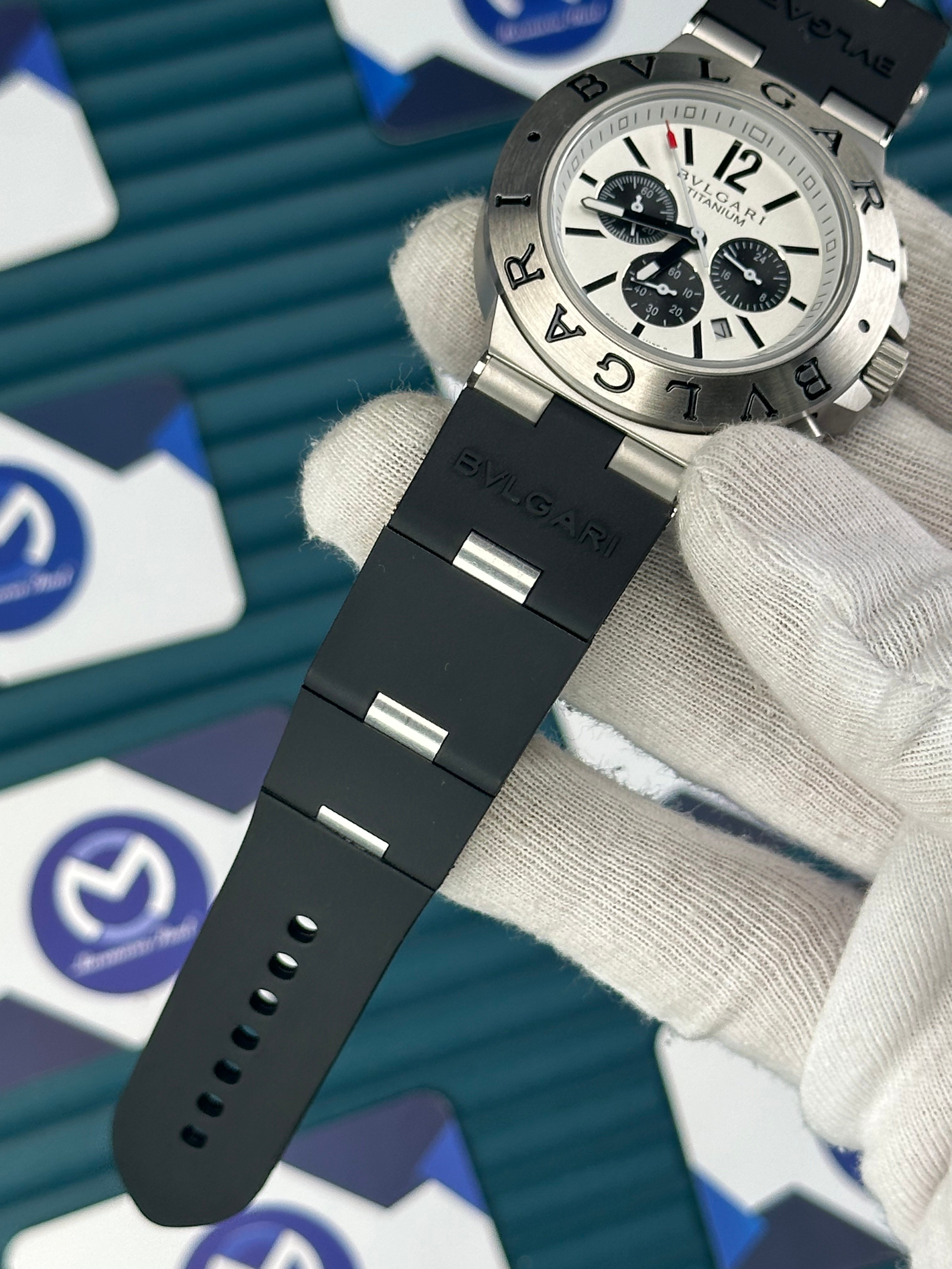 BVLGARI TITANIUM WHITE DIAL SILVER CASE CHRONOGRAPH BLACK RUBBER