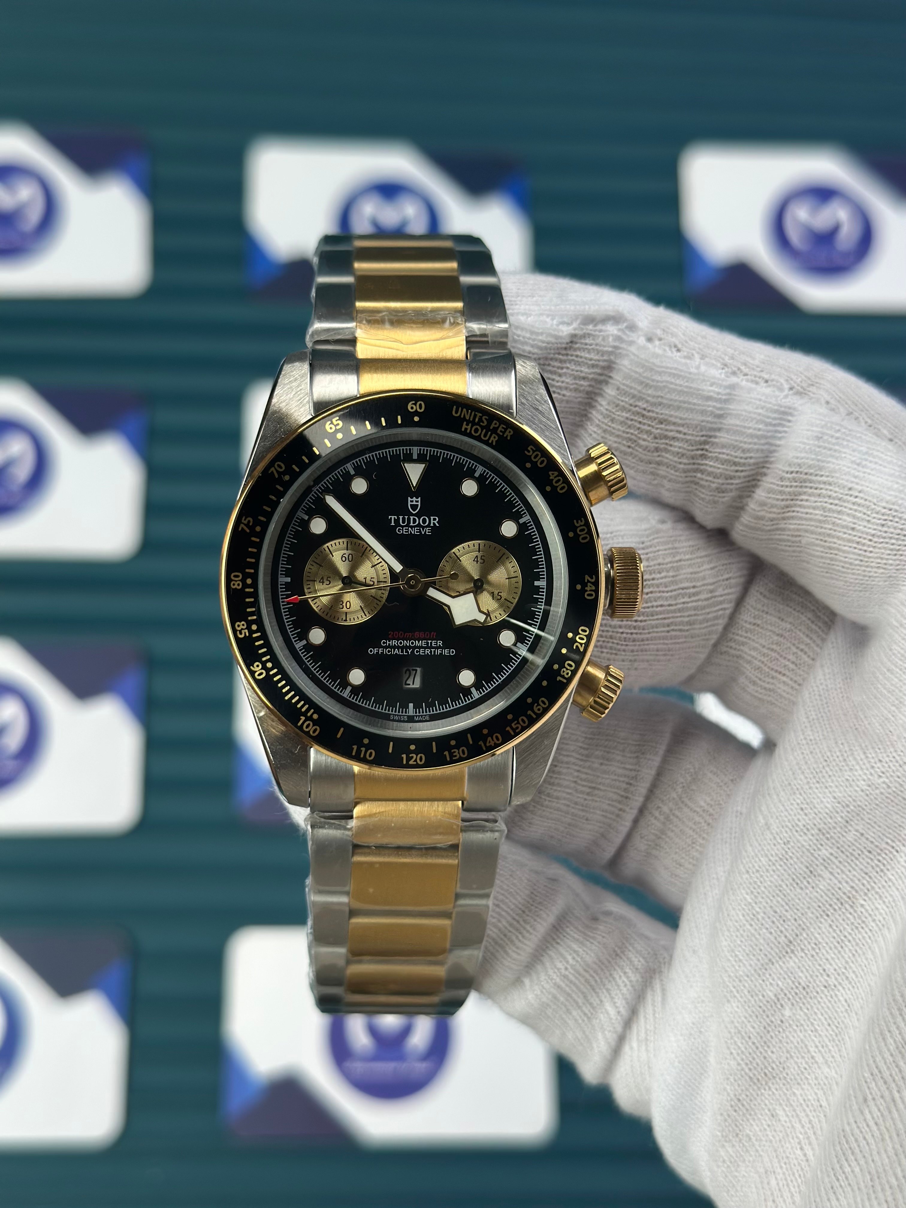 TUDOR BLACK BAY CHRONO BLACK DIAL GOLD CHRONO GOLD-SILVER OYSTER