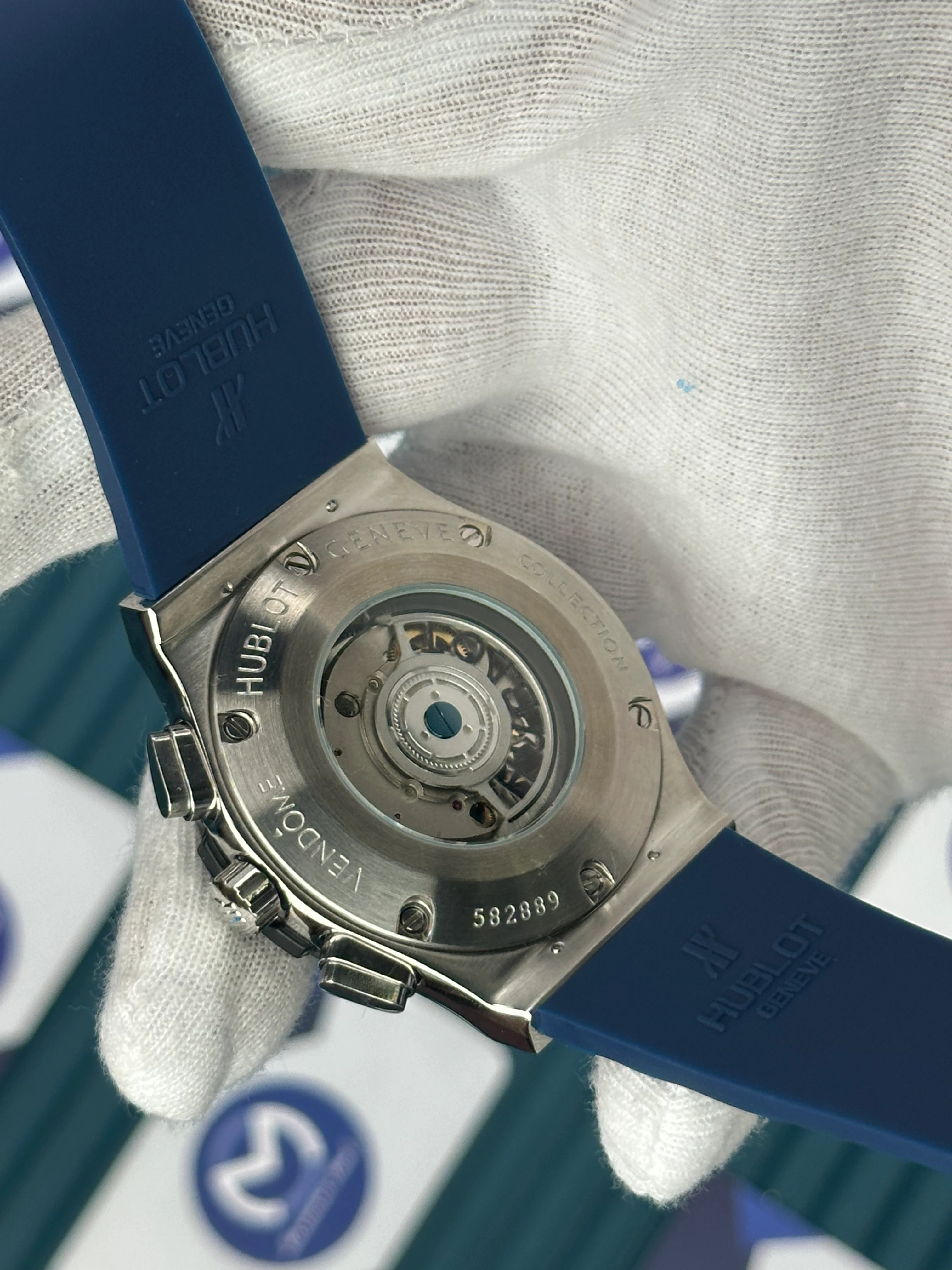 HUBLOT AUTOMATIC BLUE CHRONOGRAP BLACK BEZEL SILVER CASE BLUE RUBBER CORD 