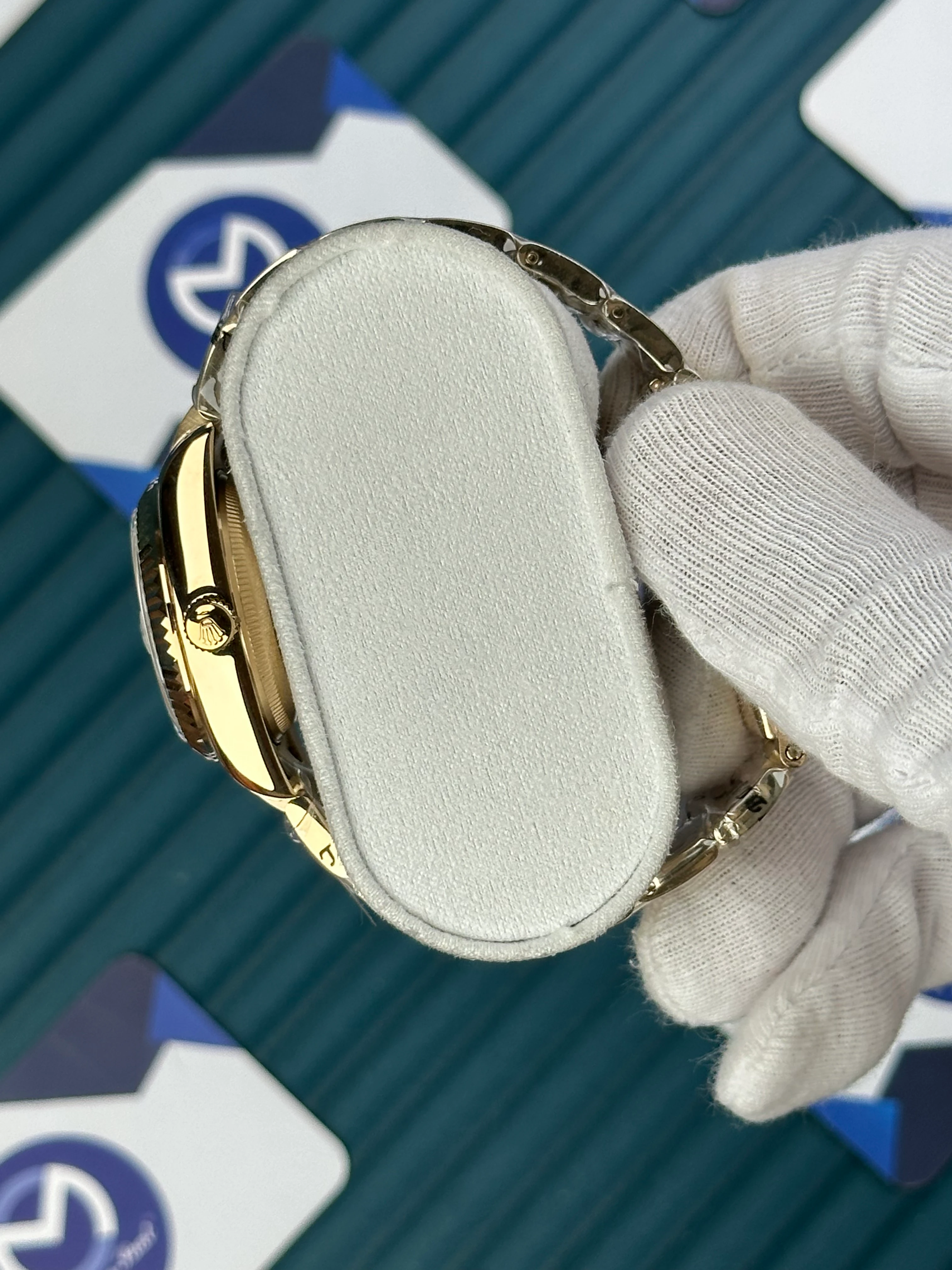 ROLEX 31 MM DATEJUST GREEN DIAMOND DIAL GOLD OYSTER 