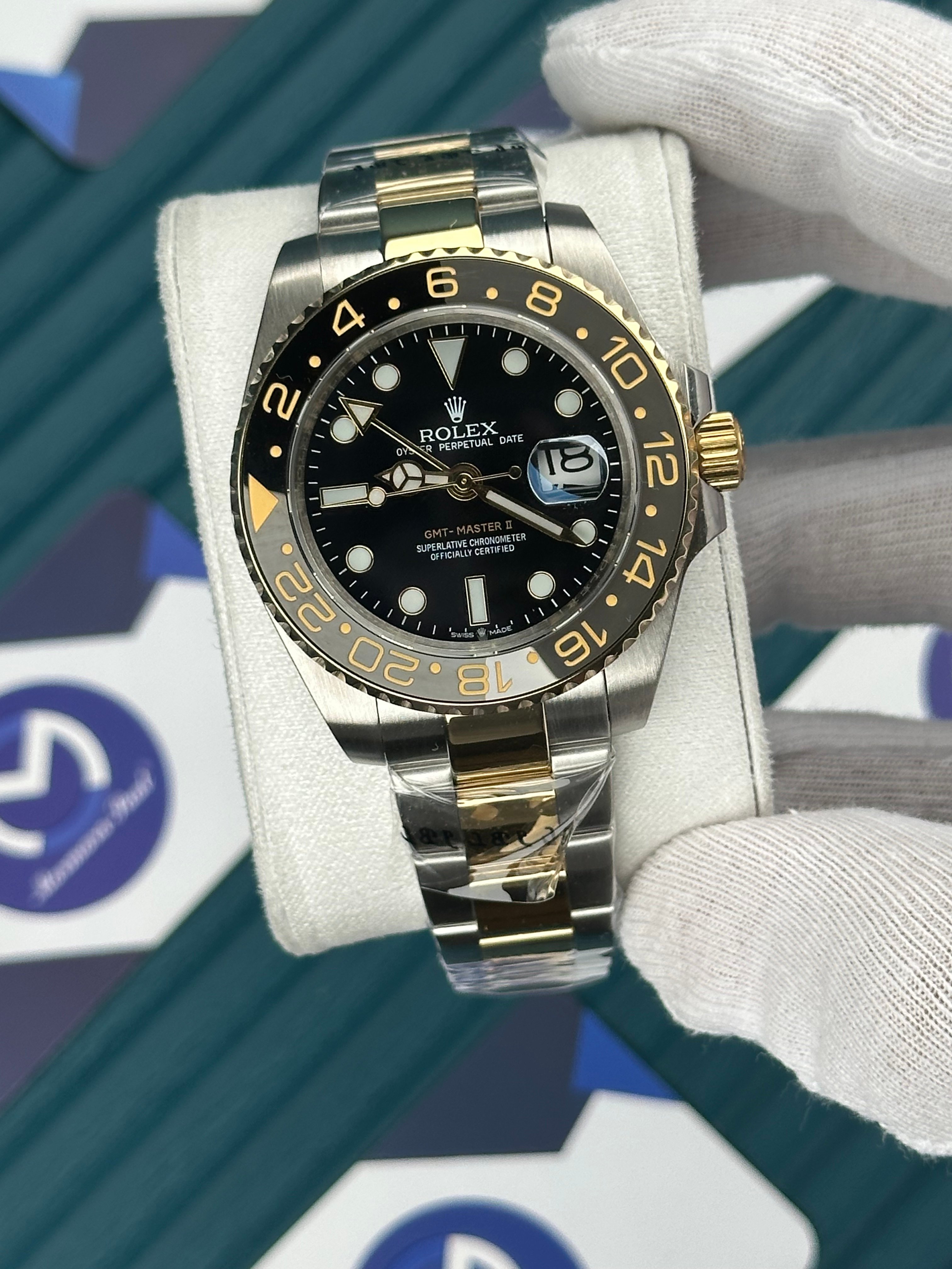 ROLEX GMT MASTER II BLACK DIAL GREY AND BLACK BEZEL GOLD-SILVER OYSTER