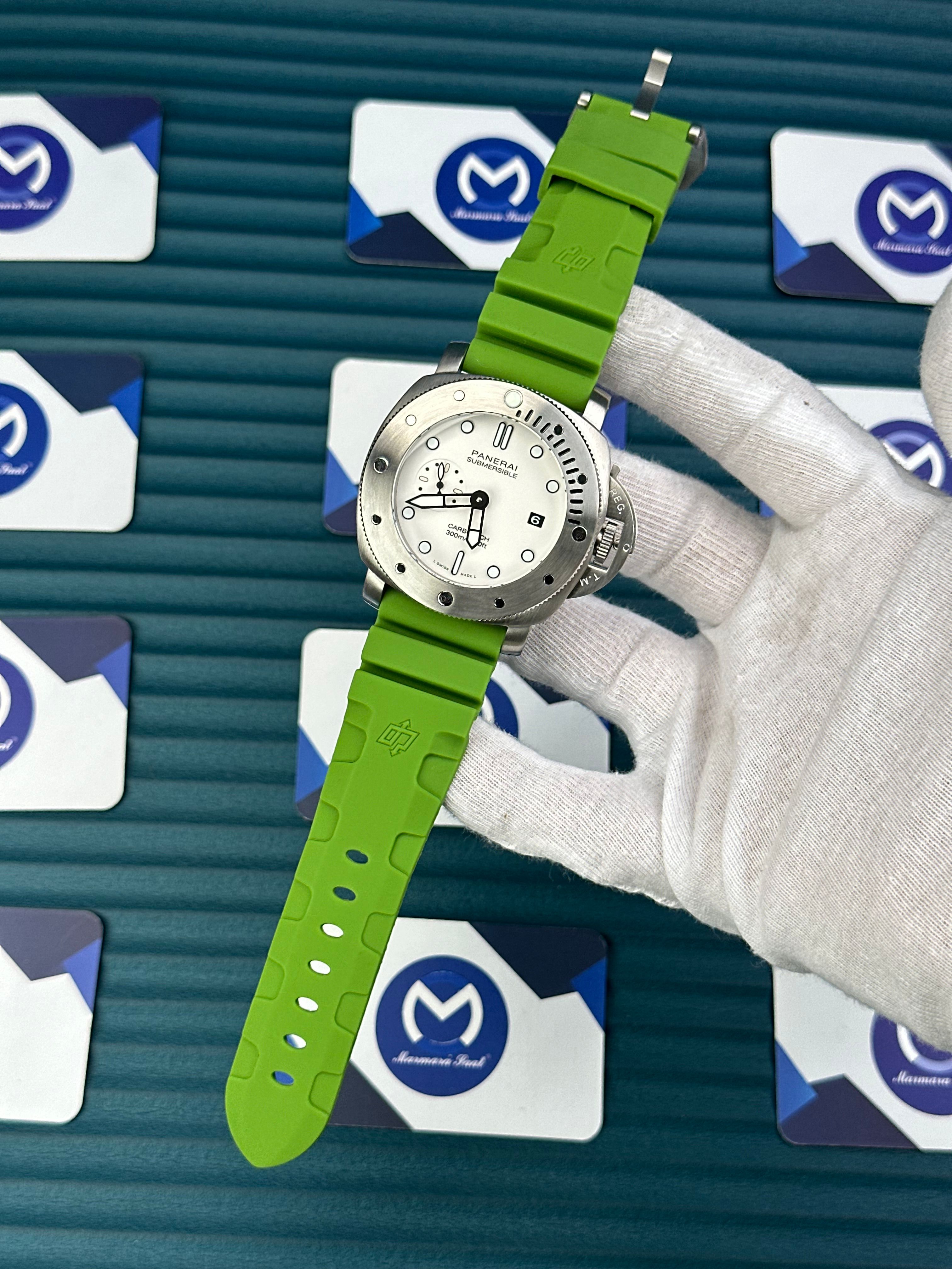 PANERAI SUBMERSIBLE CARBOTECH WHITE DIAL GREEN RUBBER