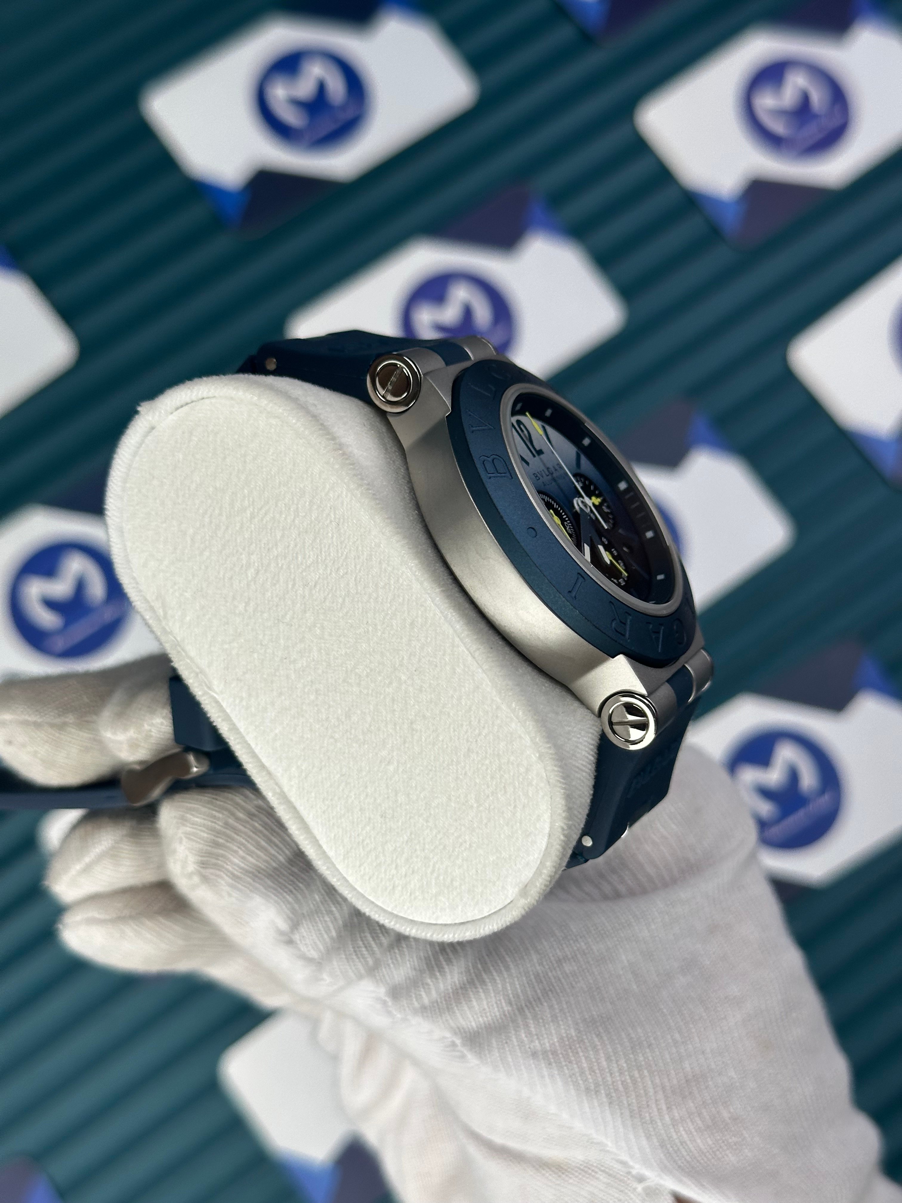 BVLGARI TITANYUM WHITE BLUE DIAL BLUE BEZEL CHRONOGRAPH BLUE RUBBER