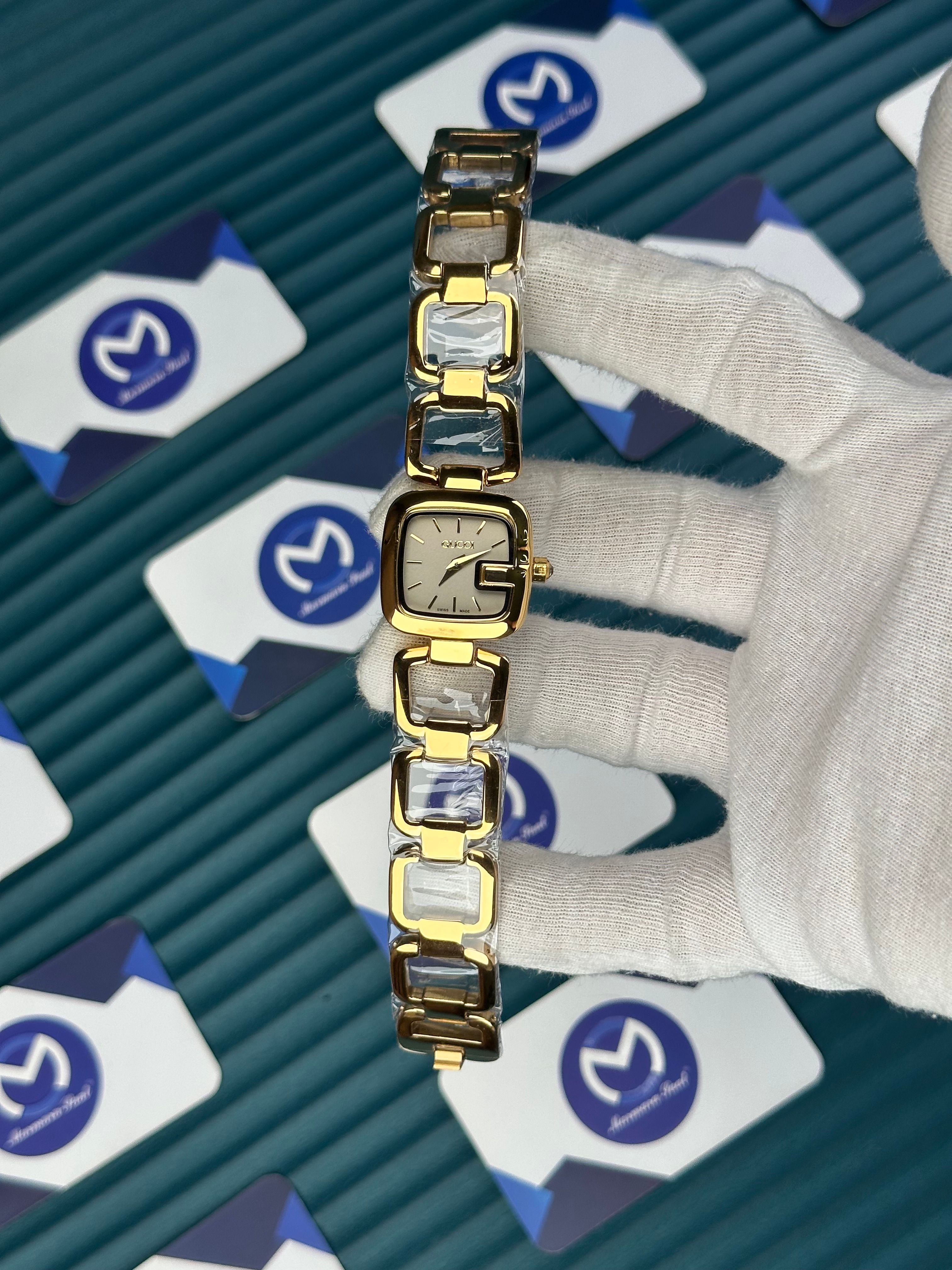 GUCCI WOMAN RING BRACELET WHITE DIAL GOLD CORD