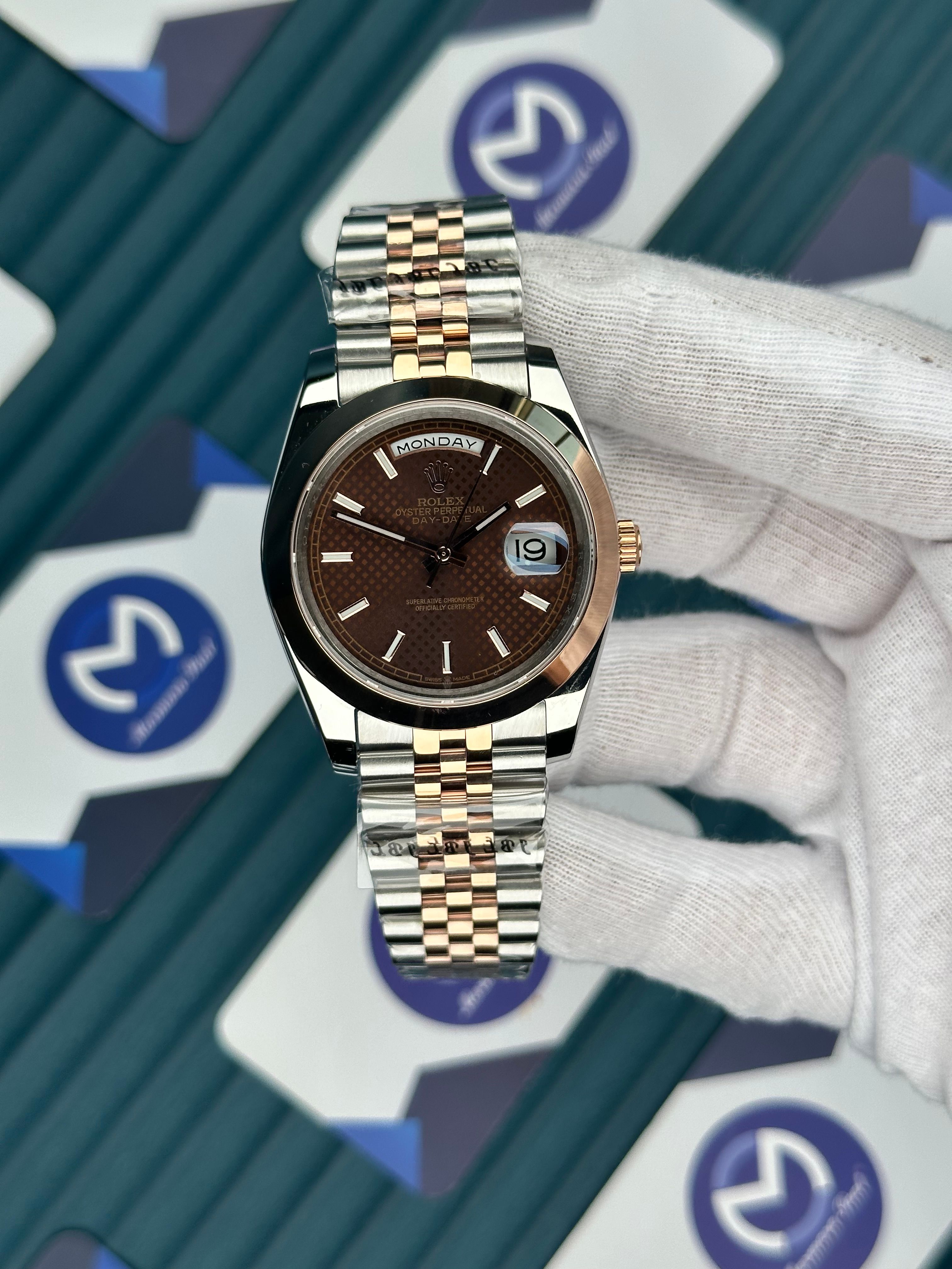 ROLEX DAY-DATE MOZAIK CHOCOLATE OVAL BEZEL ROSE-SILVER JUBILE