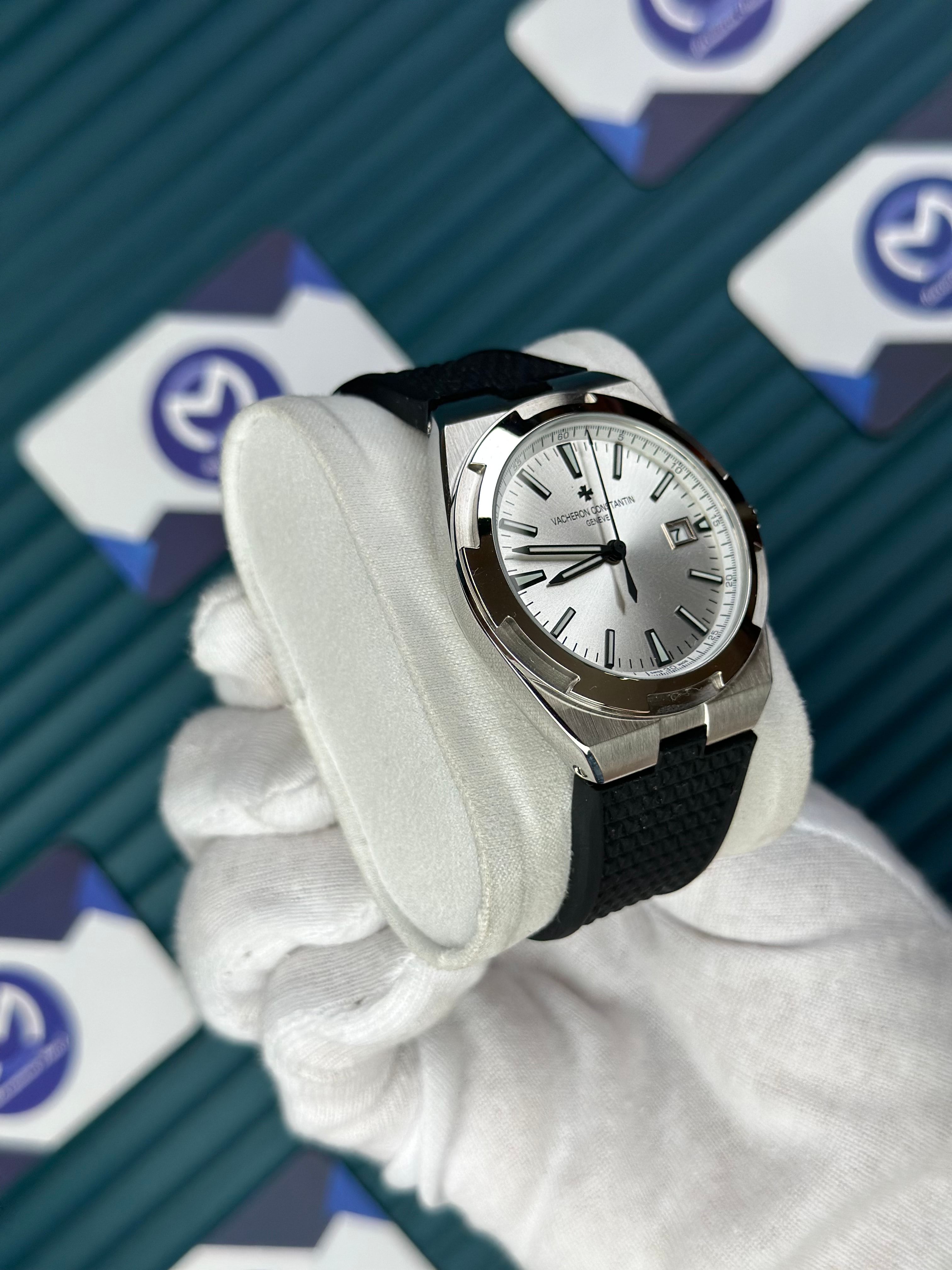 VACHERON CONSTANTIN WHITE DIAL SILVER CASE OVERSEAS BLACK RUBBER