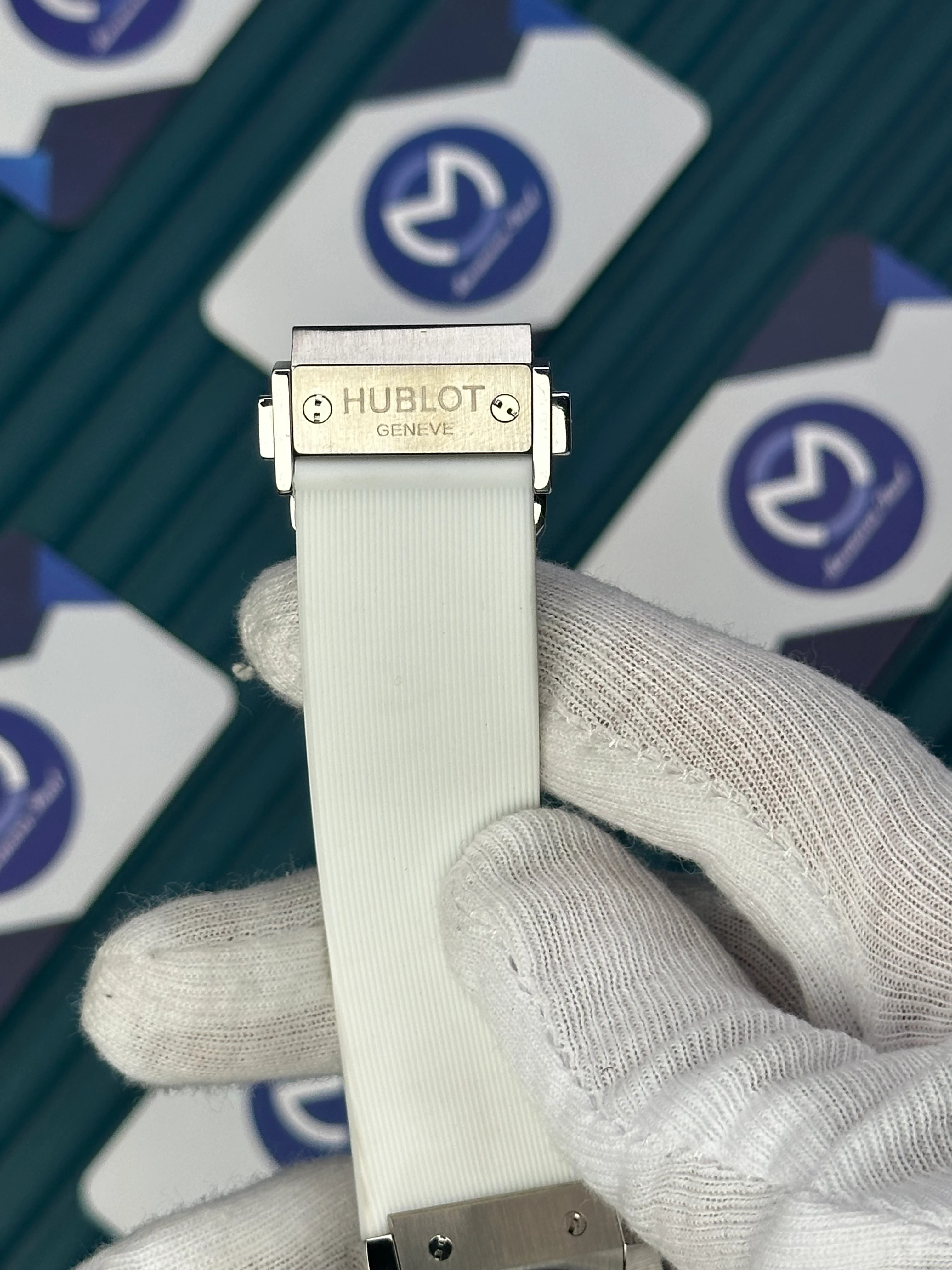 HUBLOT AUTOMATIC WHITE DIAL CHRONOGRAPH DIAMOND BEZEL WHITE RUBBER CORD 