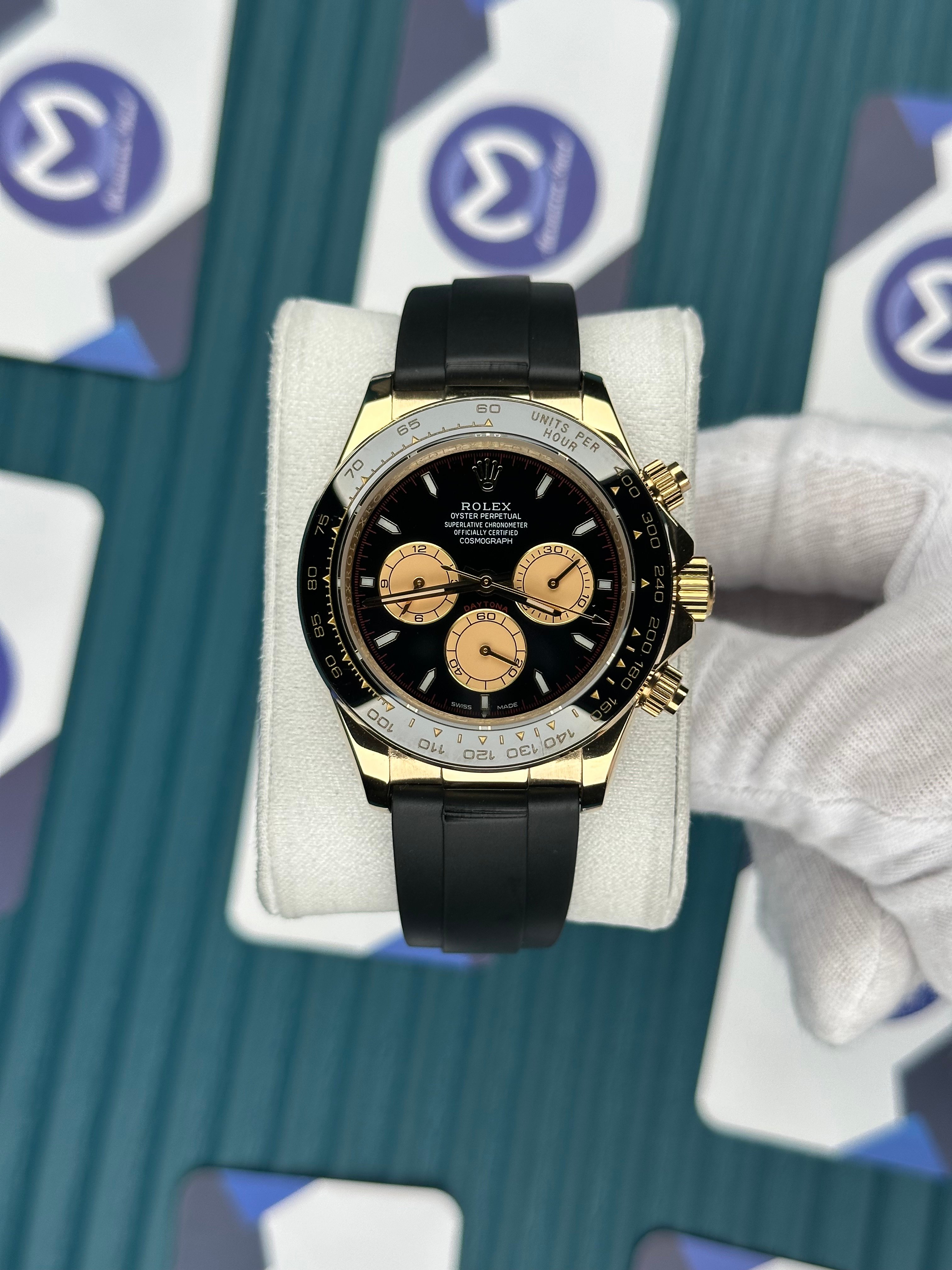 ROLEX DAYTONA BLACK DIAL GOLD CHRONOGAPH GOLD CASE OYSTERFLEX