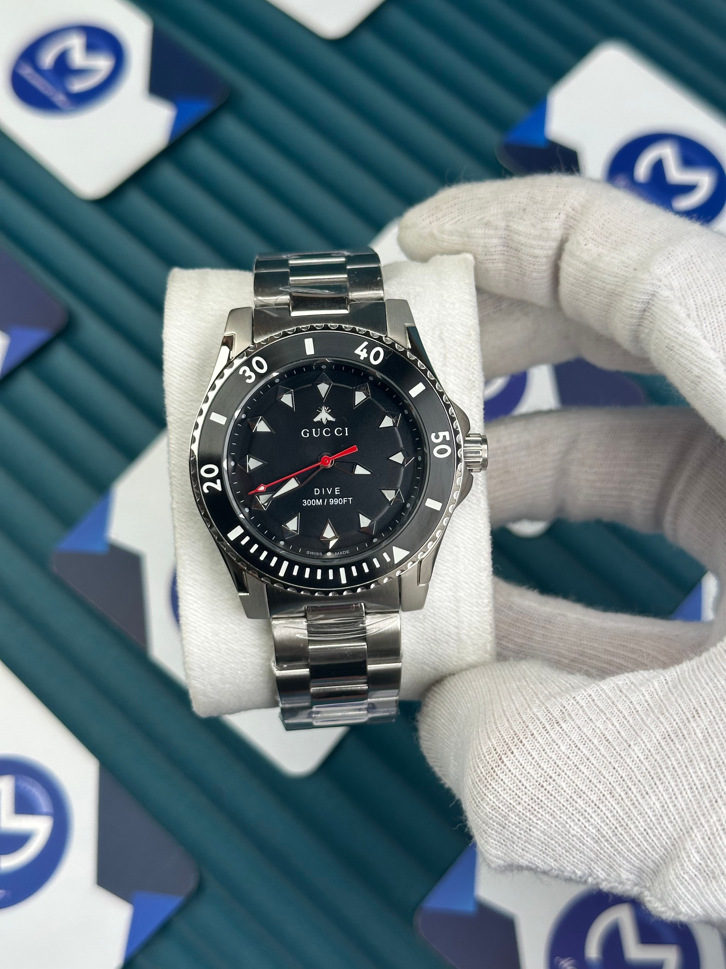 GUCCI BLACK DIAL TRIANGLE INDEX SILVER CORD