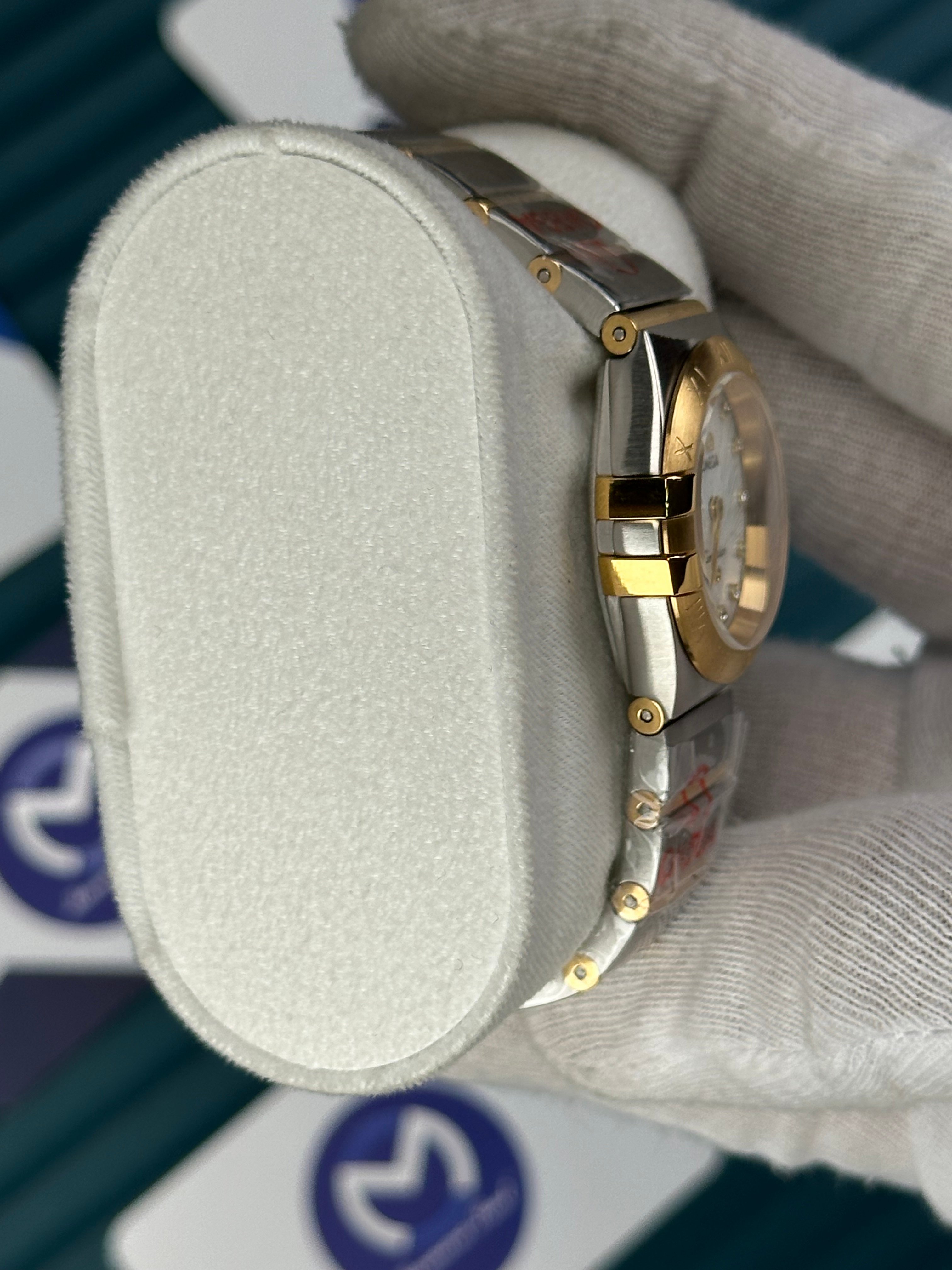 Omega Constellation Manhattan White Dial Quartz 28 mm Gold-Silver Bracelet